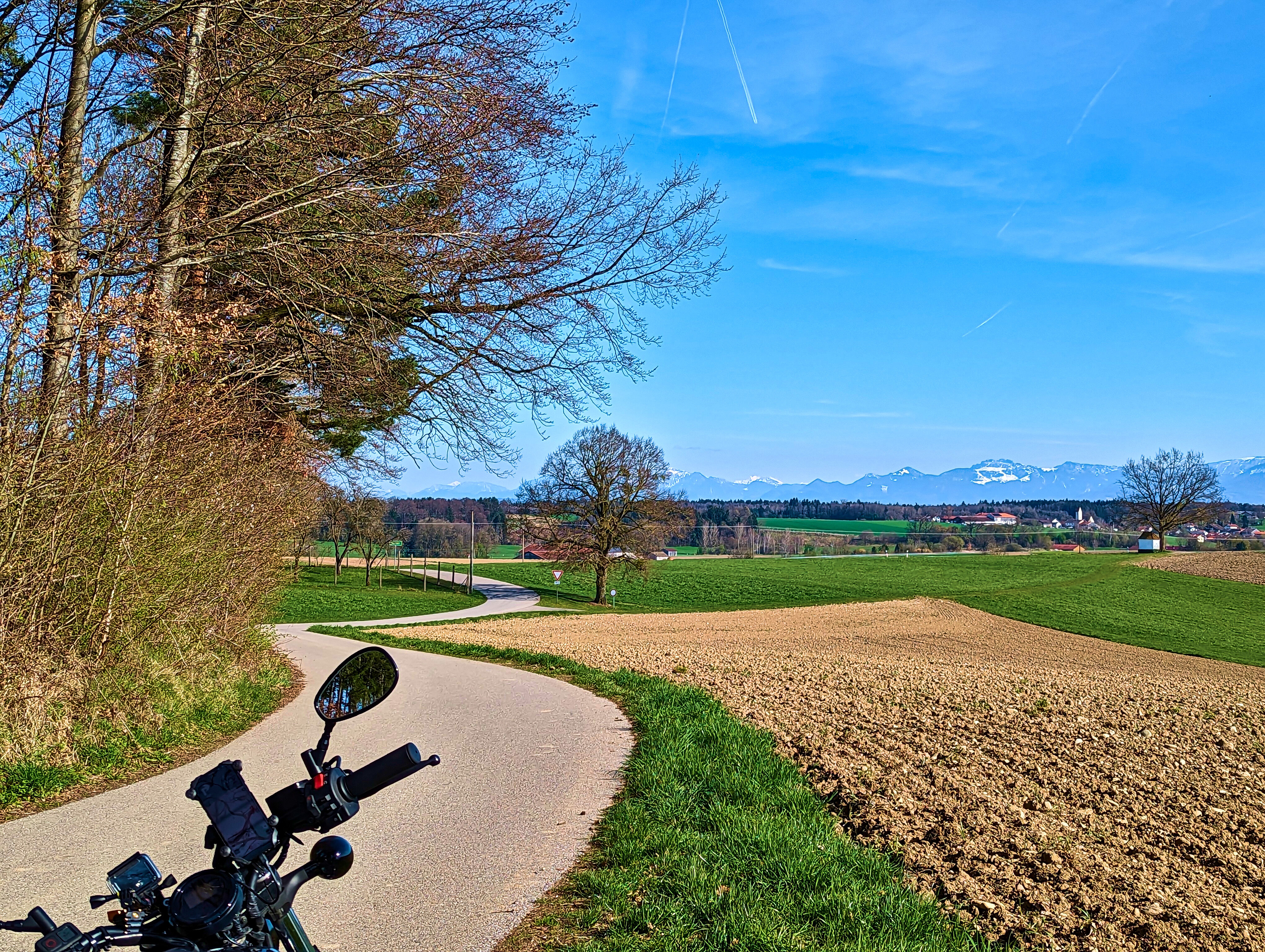 Kurven voraus, Berge in Sicht