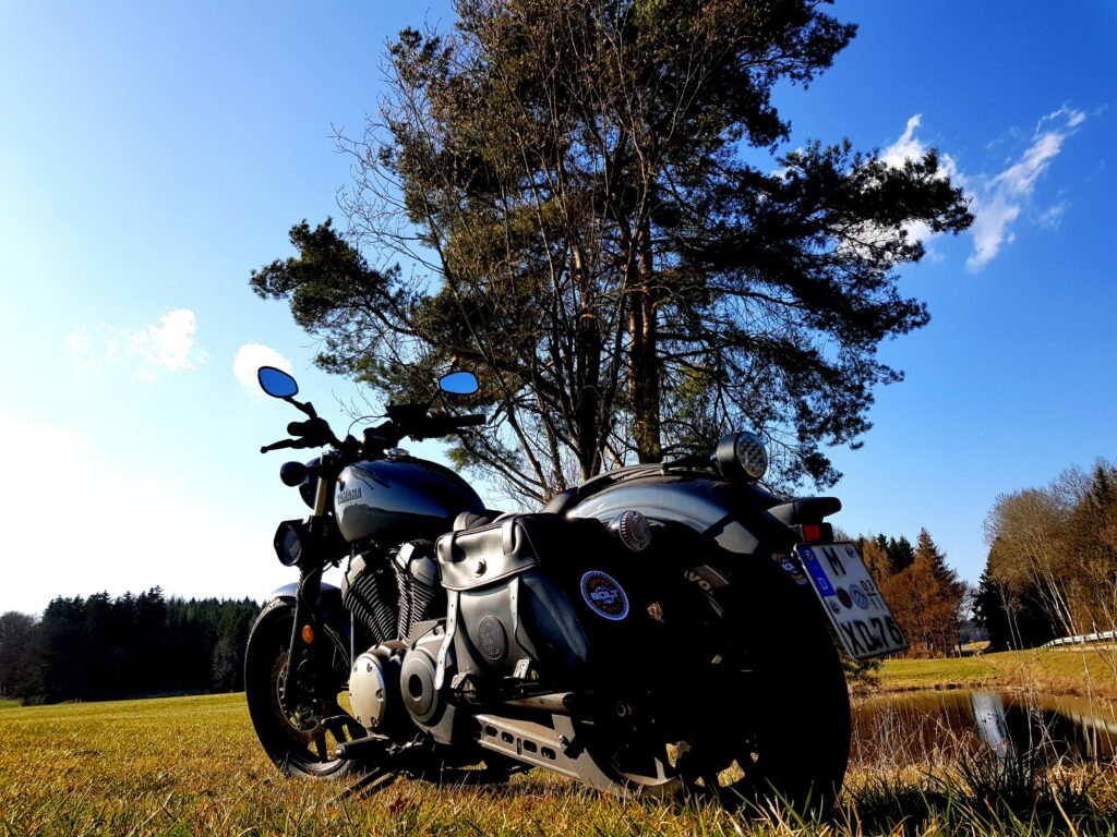 Das Kennzeichen ist noch dreckiger als der Rest vom Motorrad.