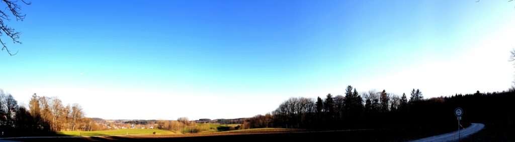 Die Sonne steht tief - Licht und Schatten