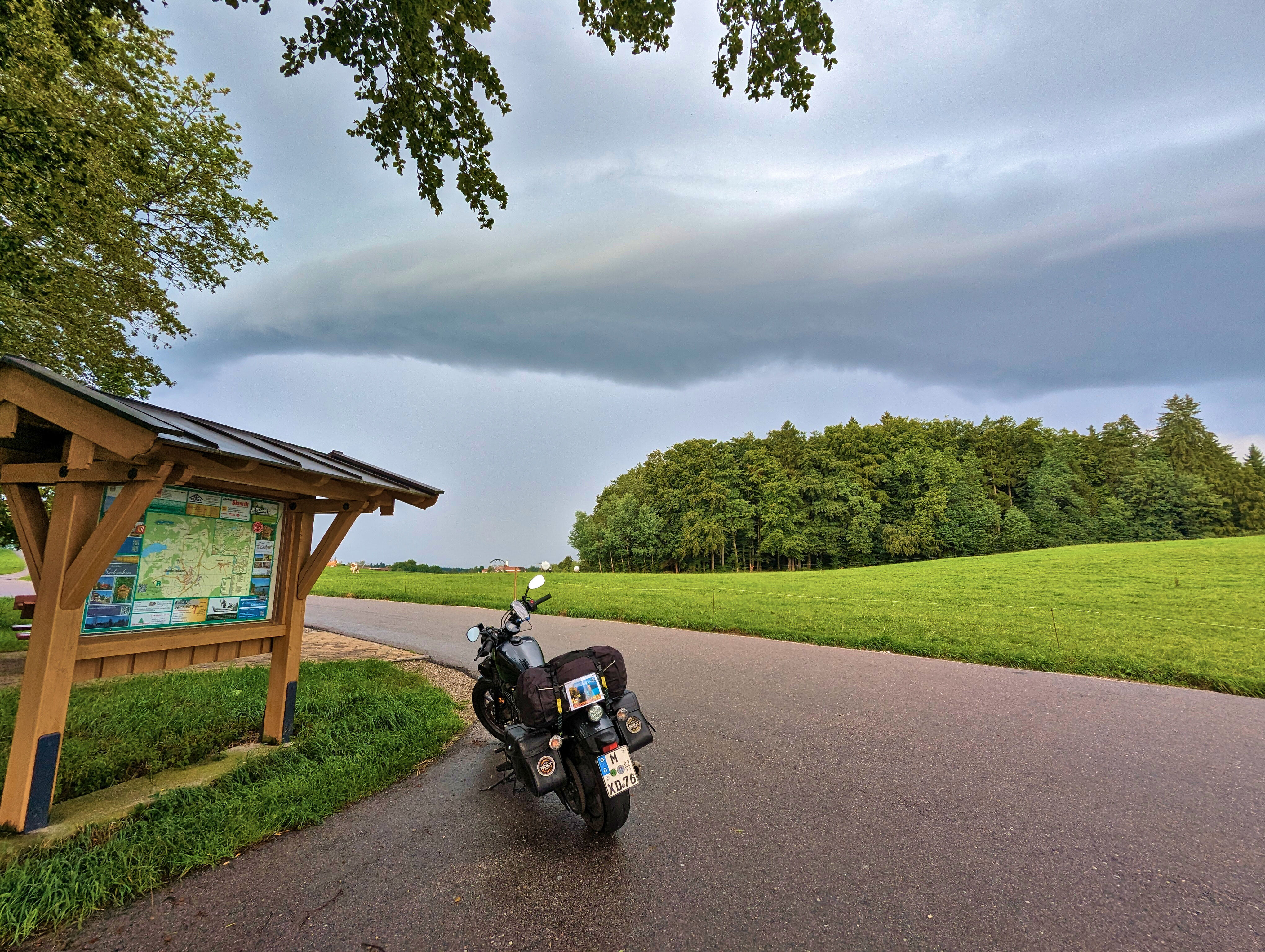 Regenzeug angelegt, es wird nass