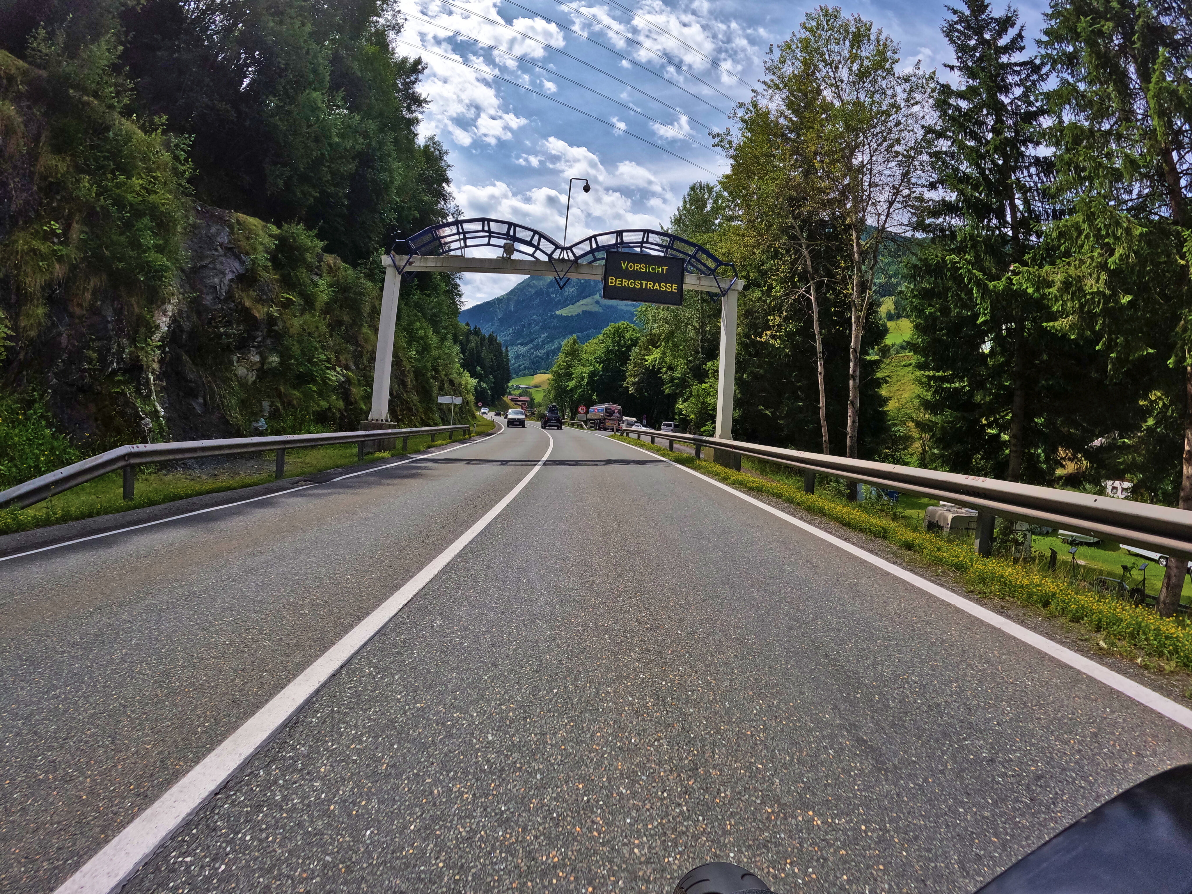 “Vorsicht Bergstrasse”