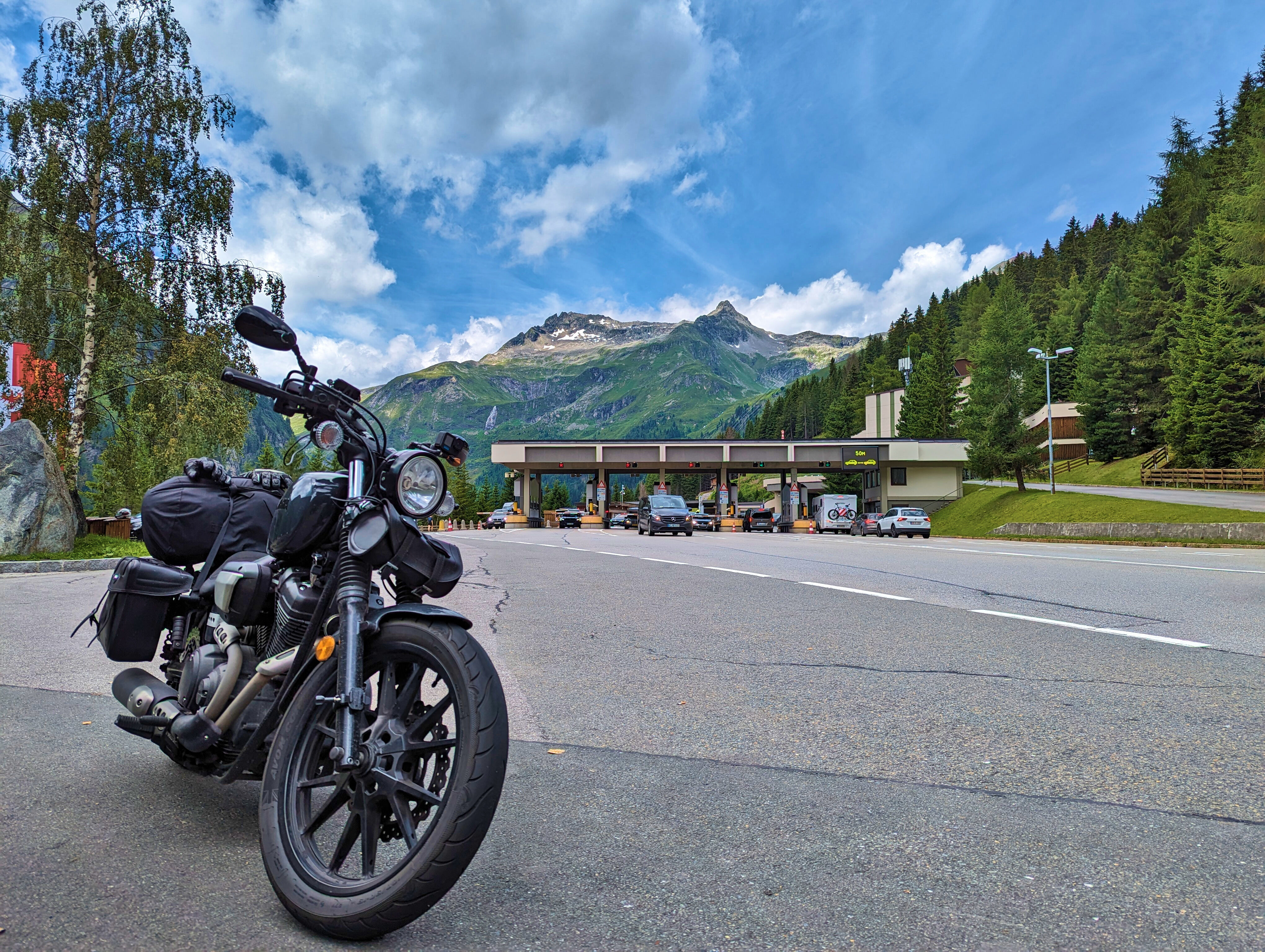 Die Mautstelle auf der anderen Seite