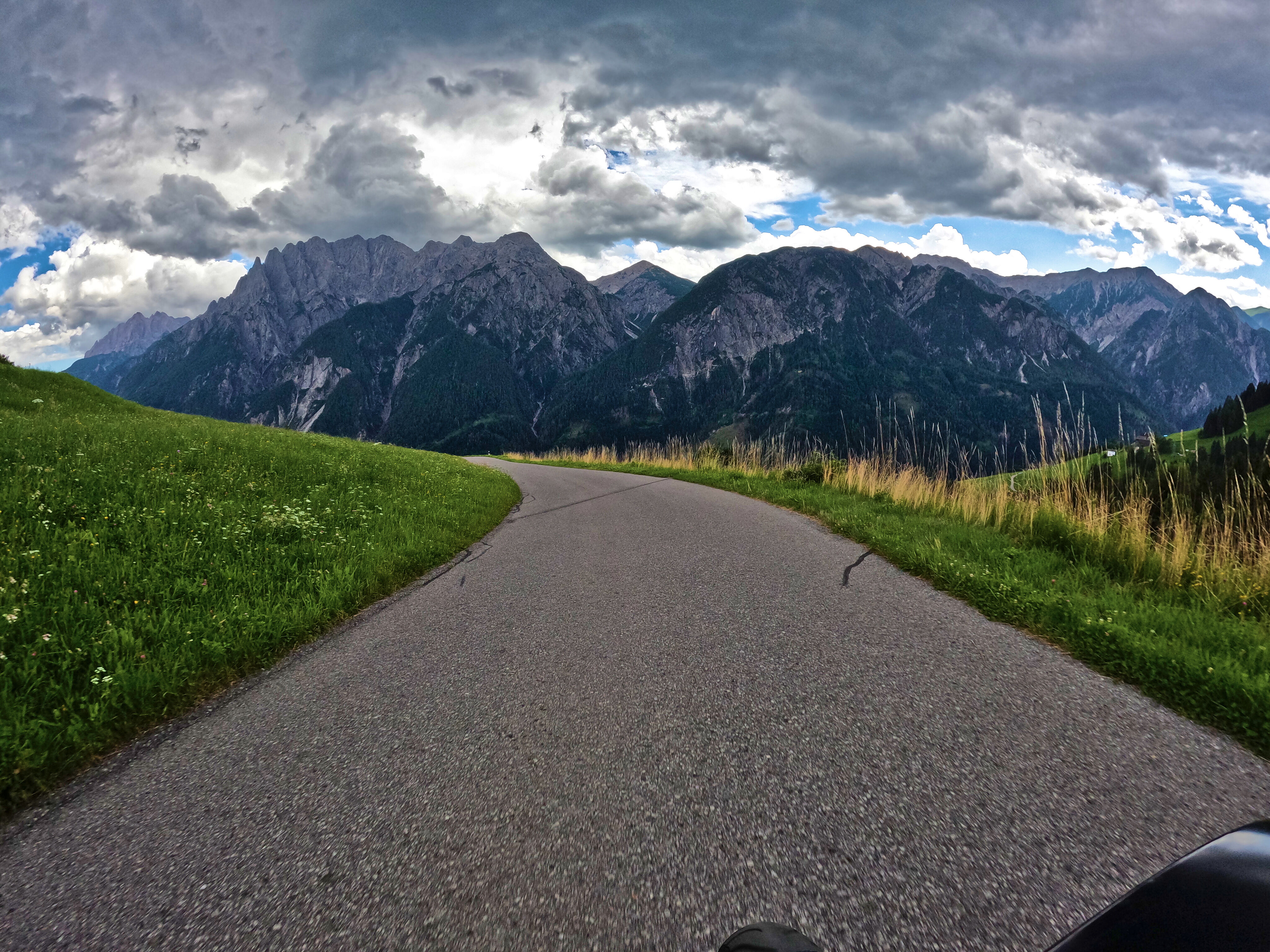 Unter dunklen &hellip;