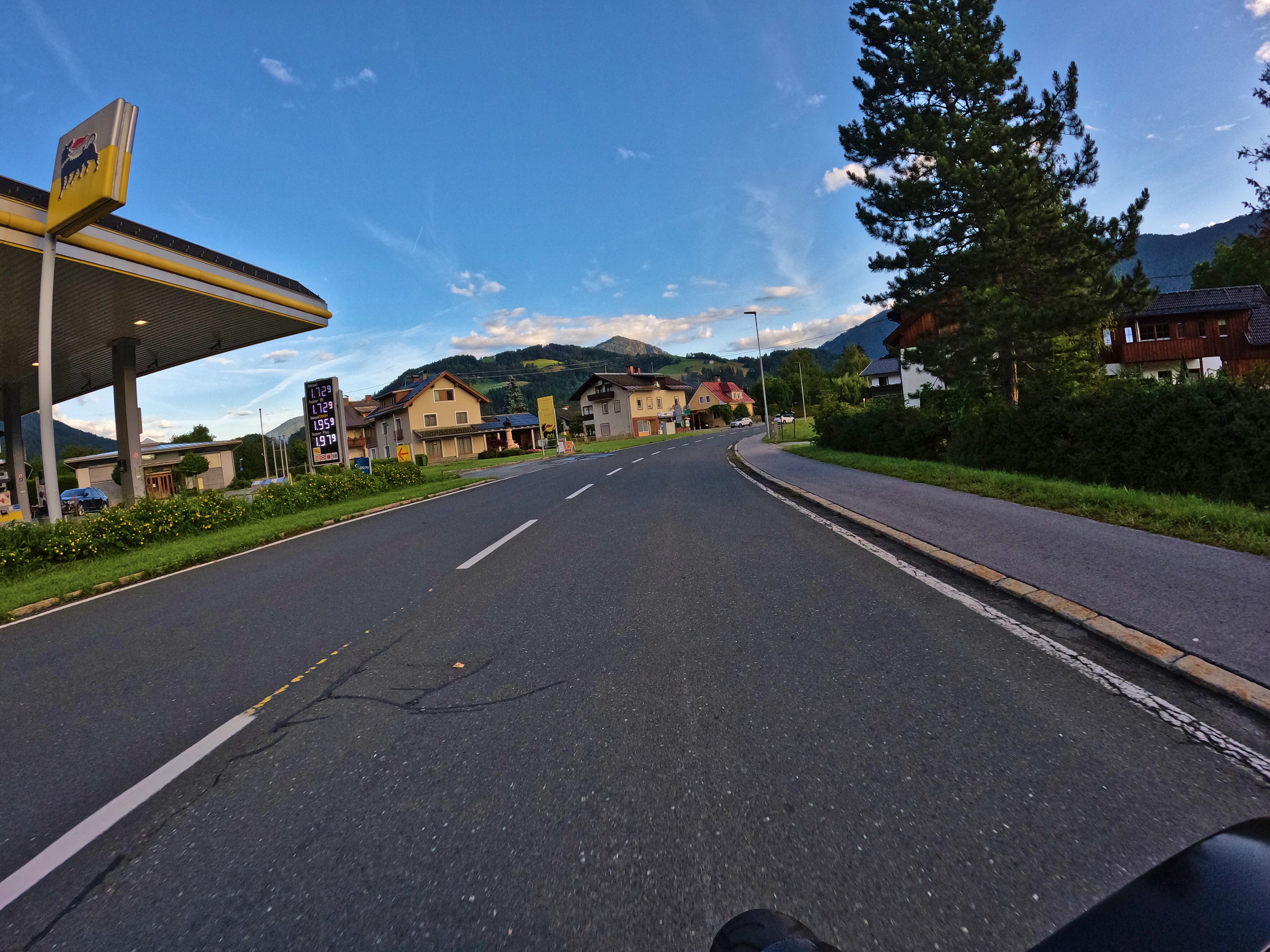 Vollgetankt ist die Bolt bereits