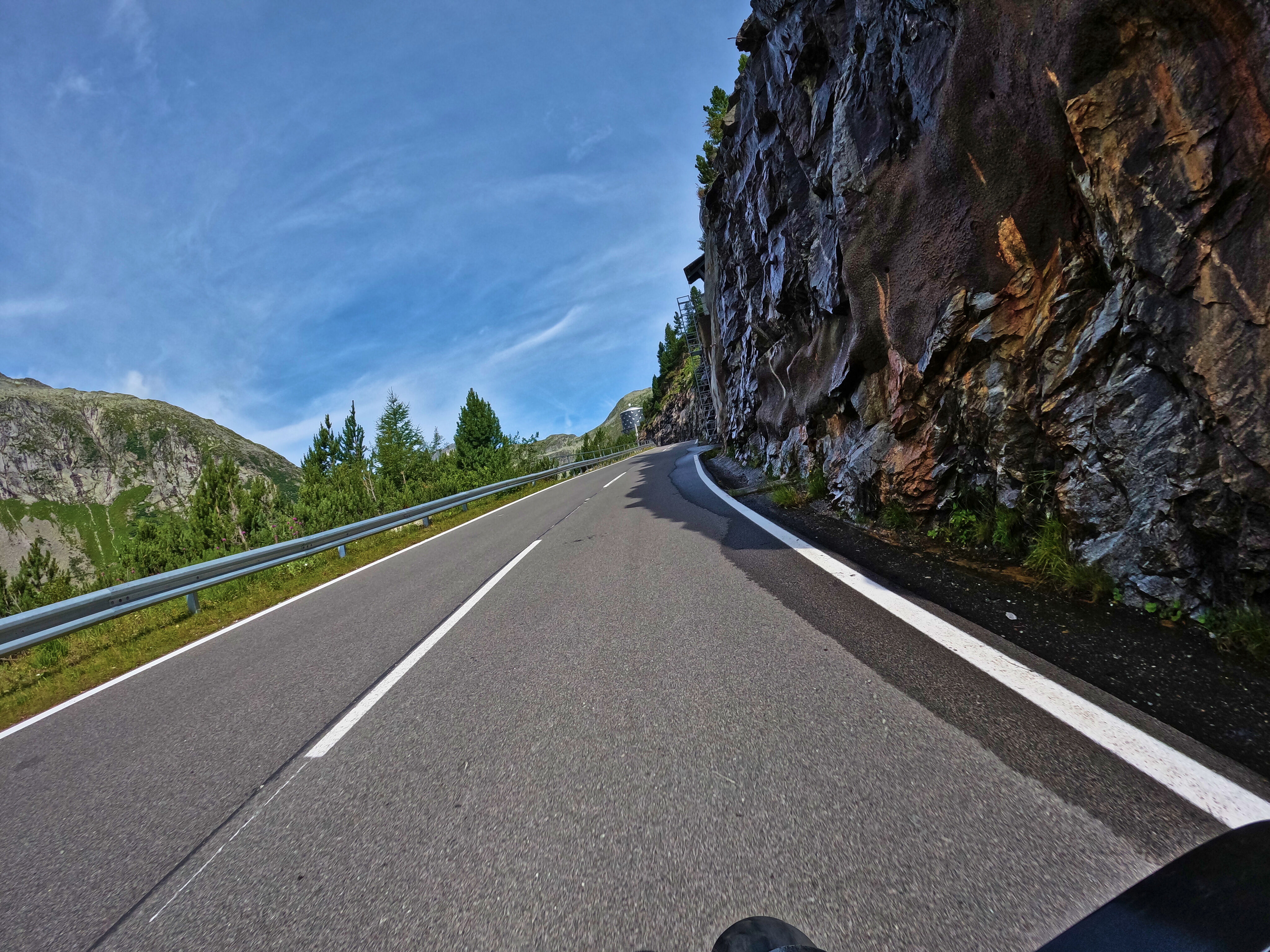 Grau und rund: Das Bergrestaurant