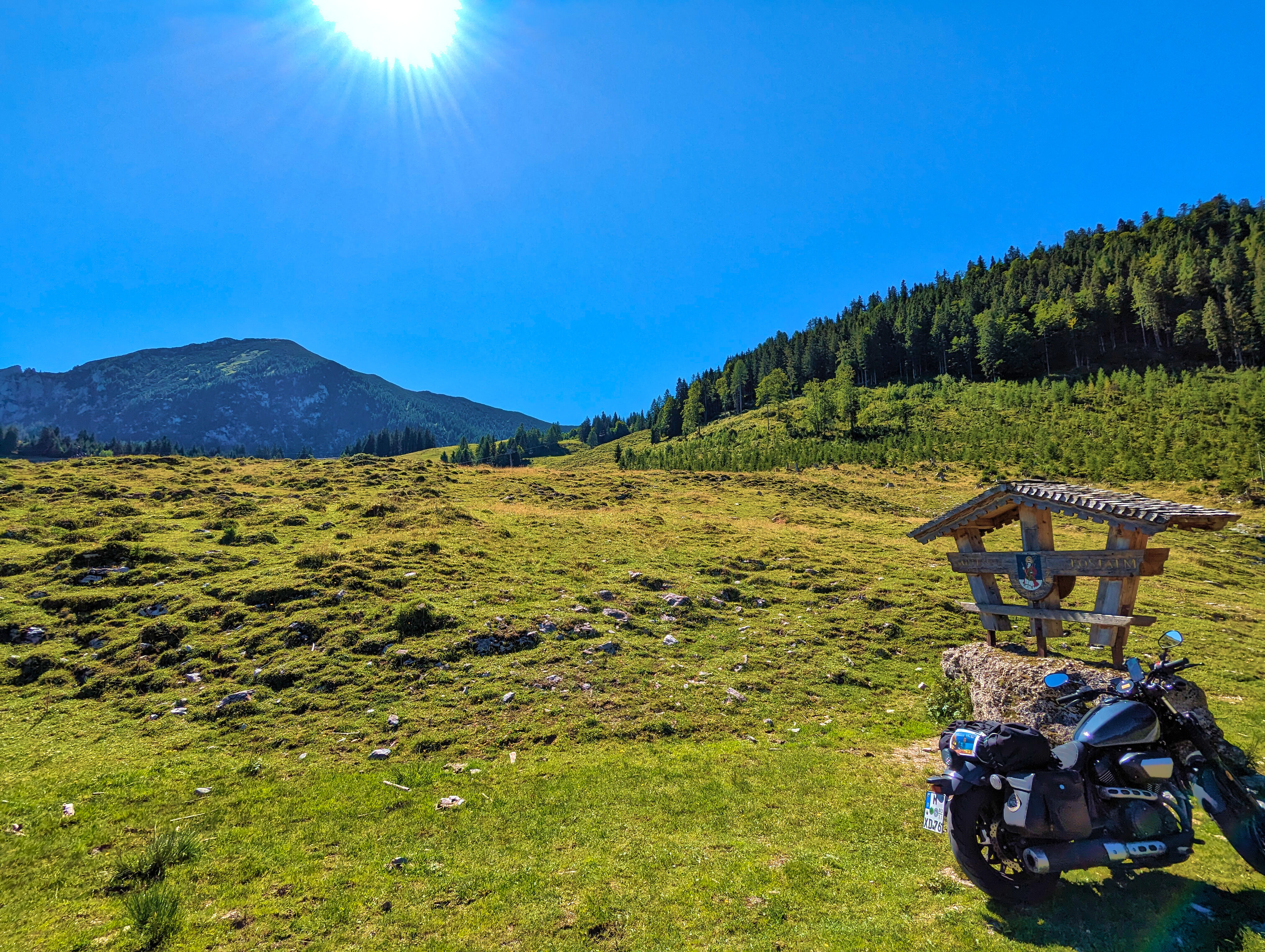 Bolt am Postalm-Schild