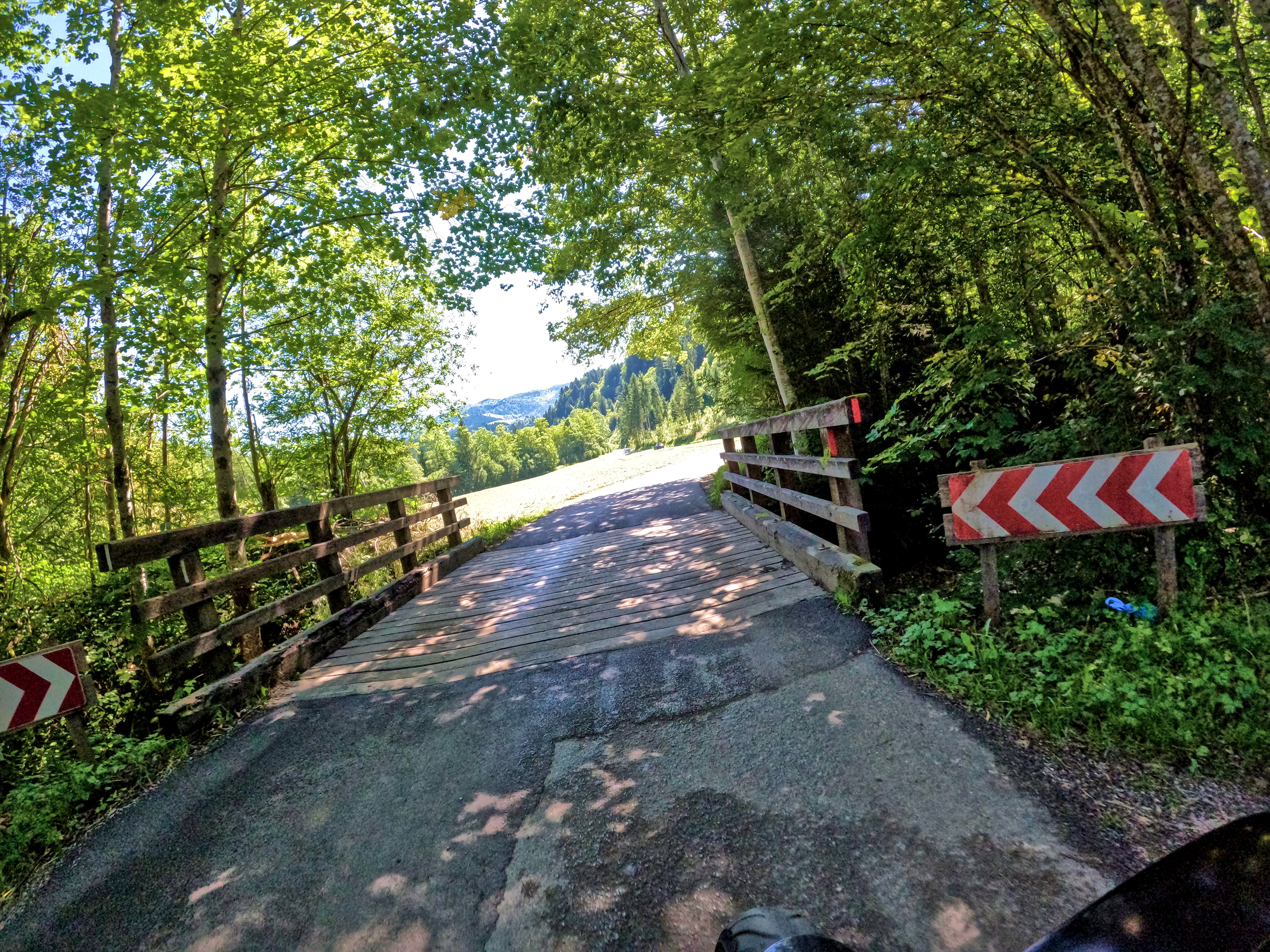 &hellip; über ebenso &hellip;