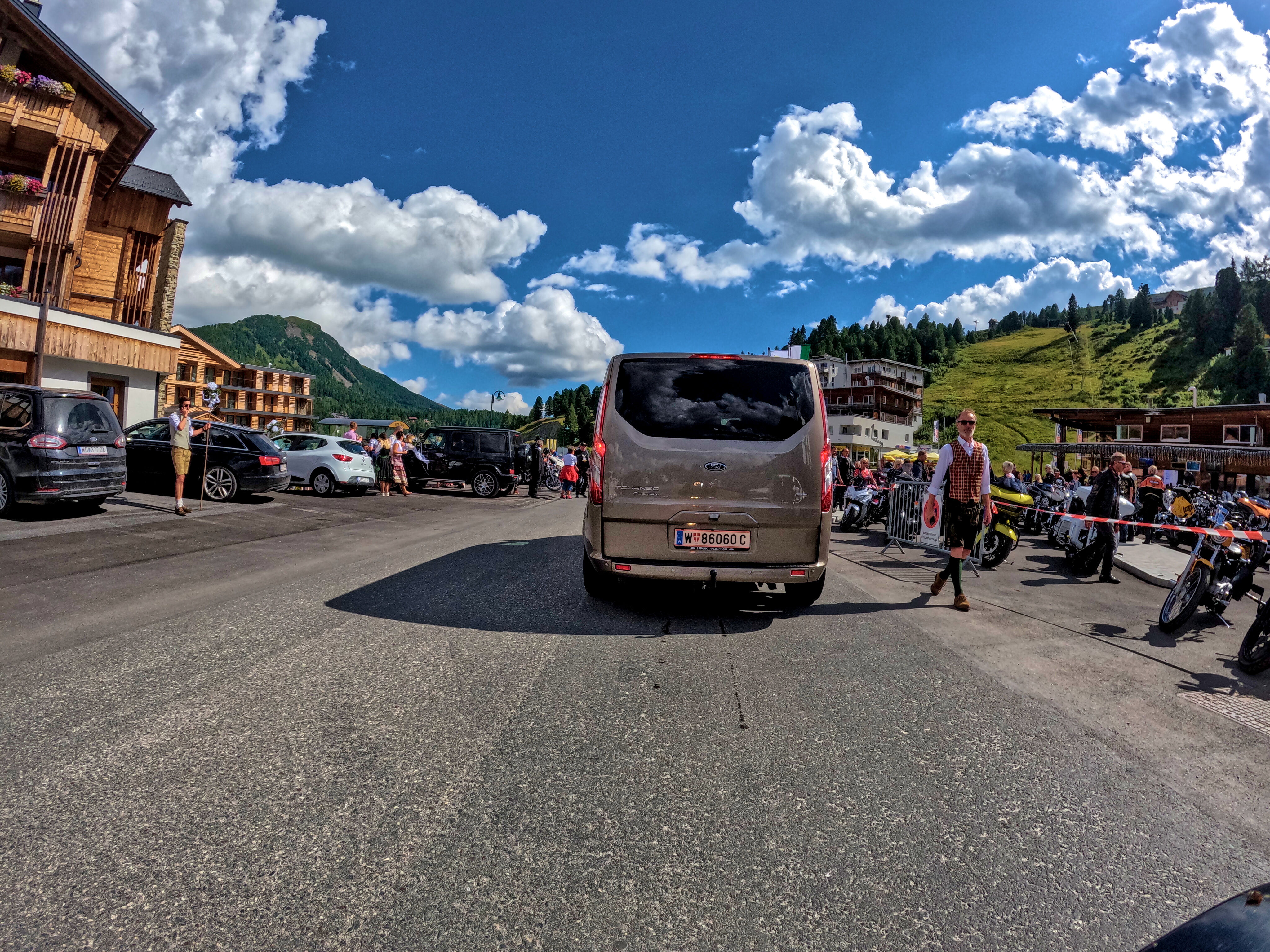 Hochzeitsverkehrs-Chaos