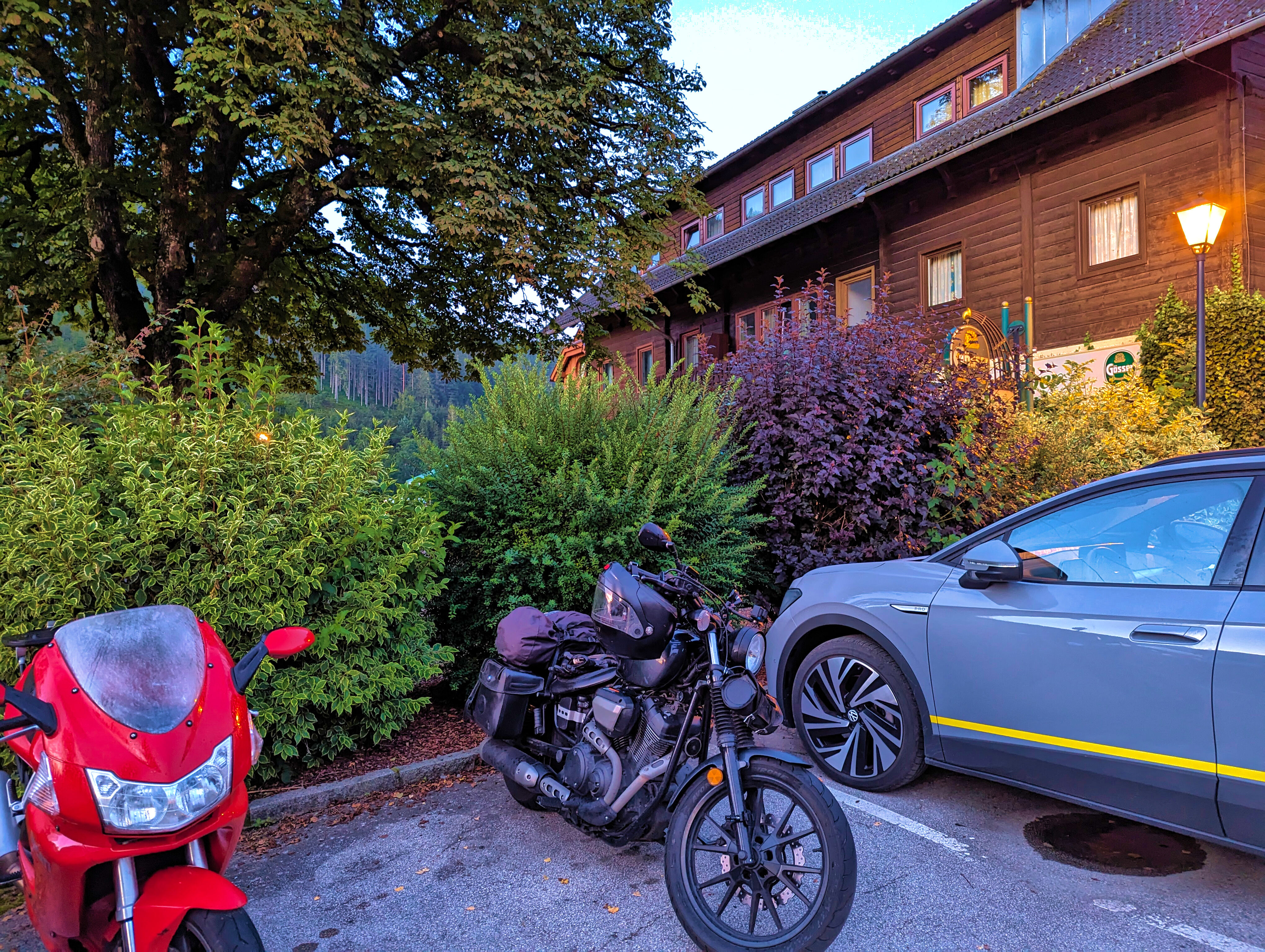 Dreiviertel sechs, die Bolt ist bepackt