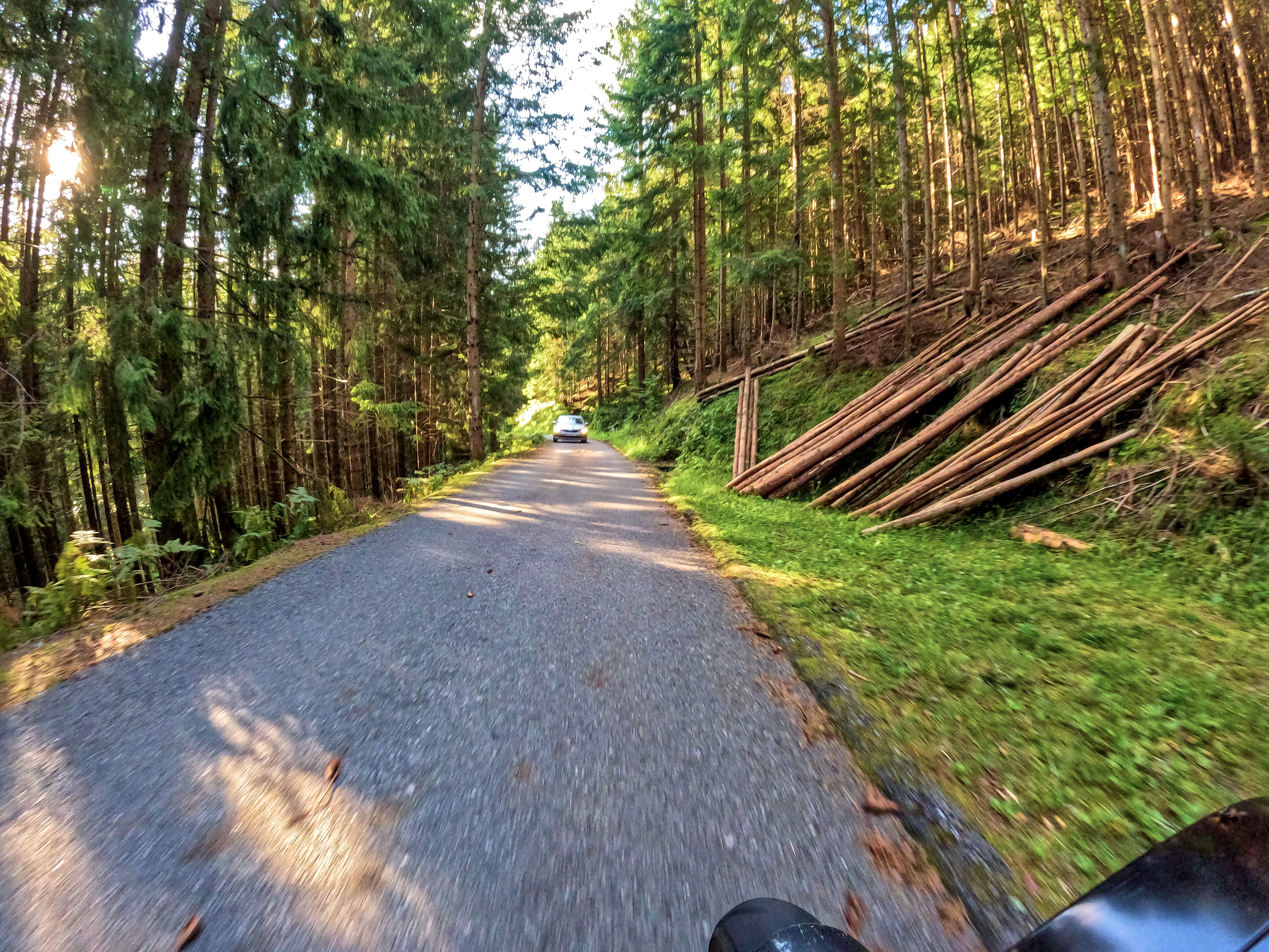 &hellip; eine schmale Nebenstraße genommen.