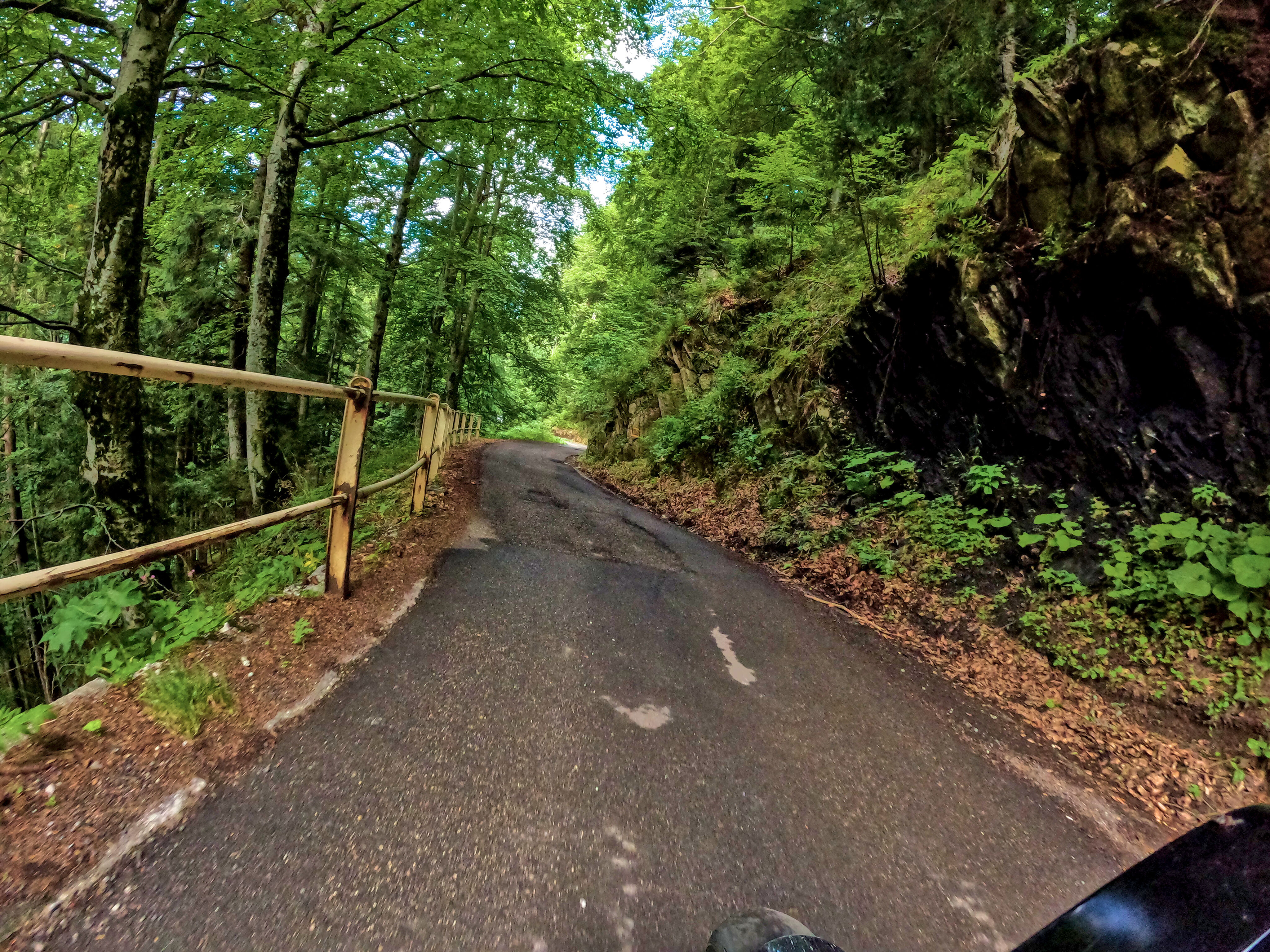 Über schmale Wege &hellip;