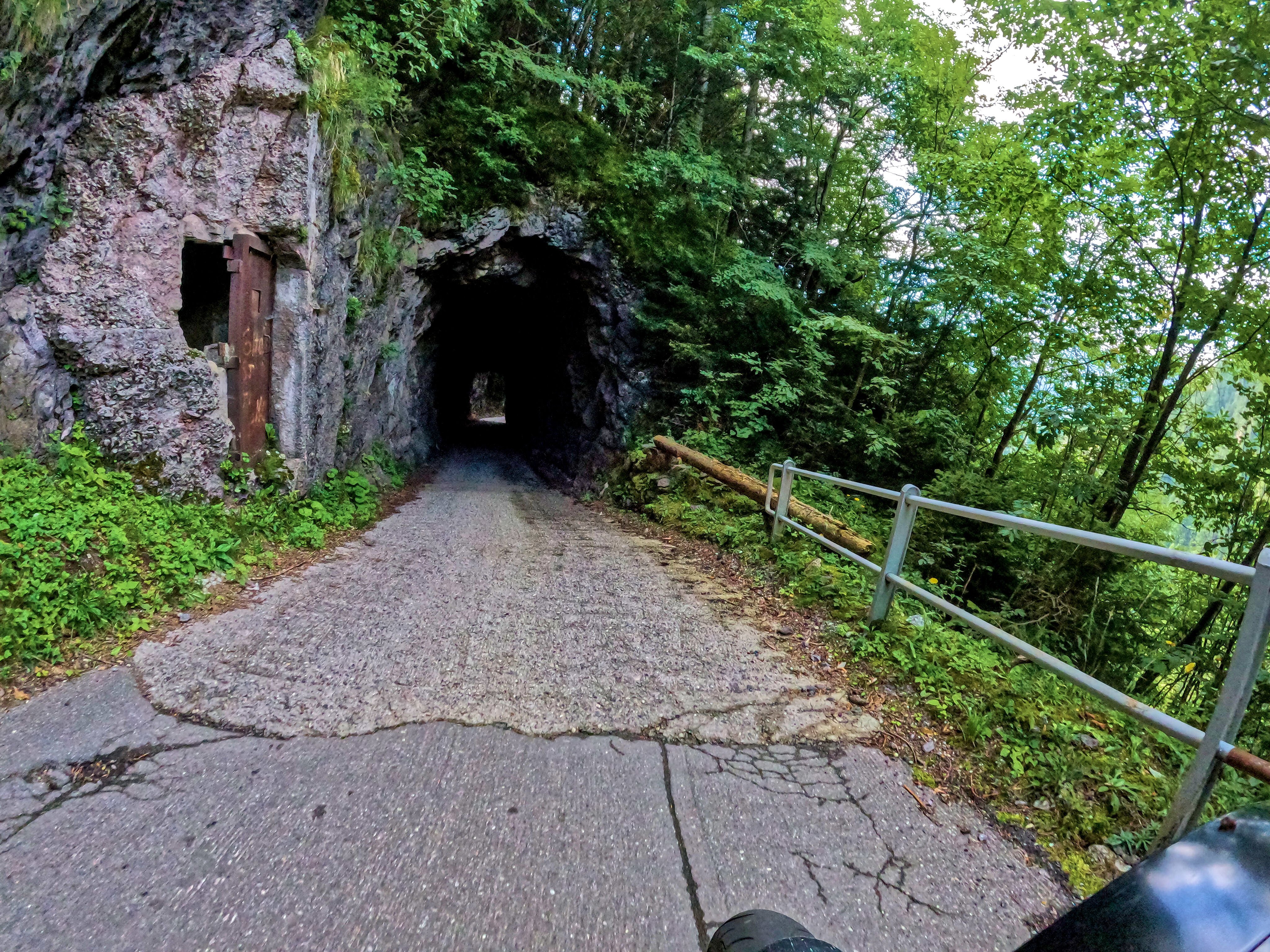 Dunkel, nur Platz für Fahrzeug