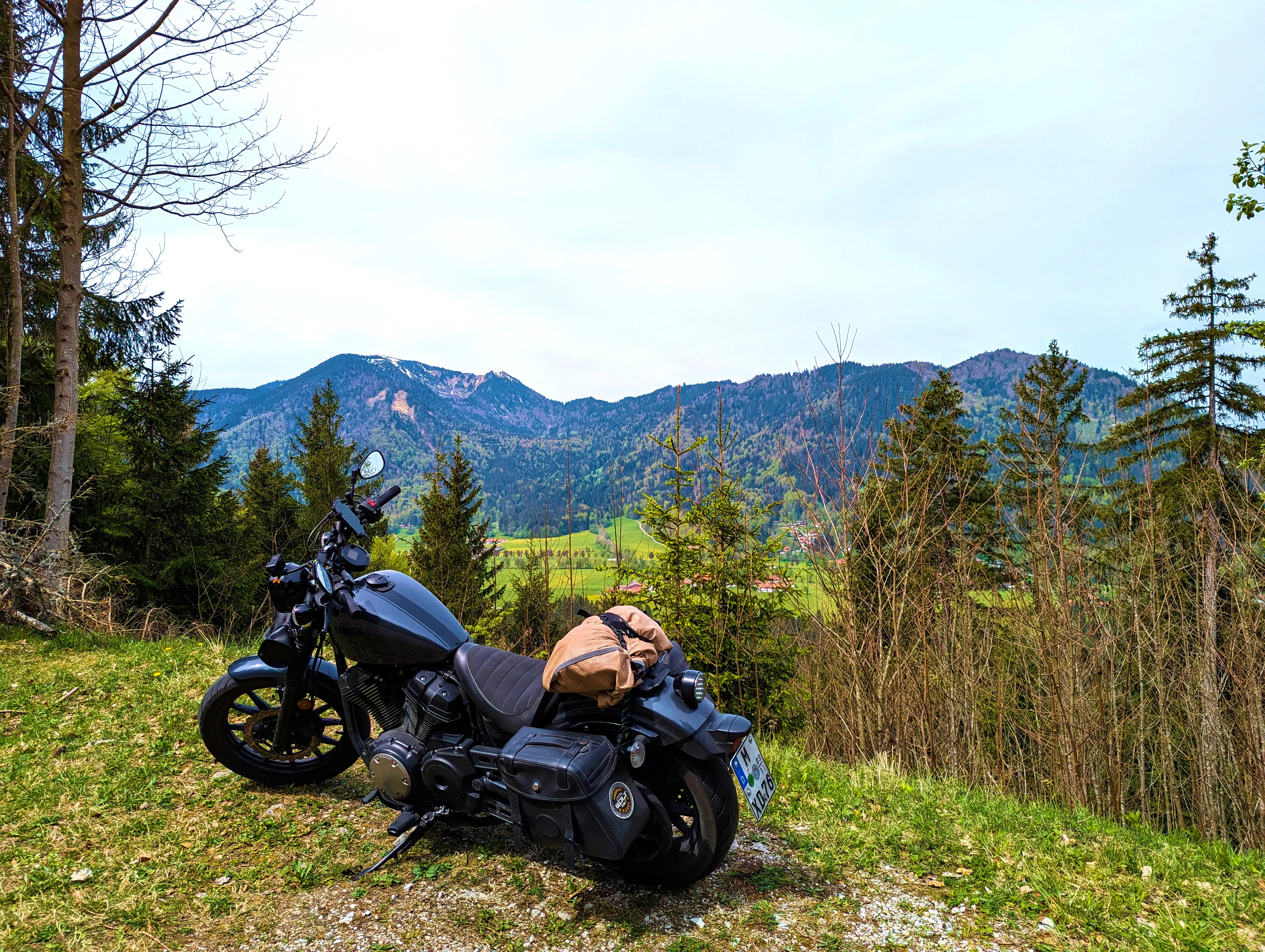 Blick auf halber Höhe ins Tal