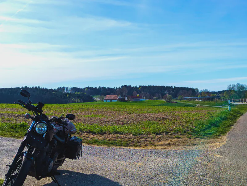 Featured image of post Der Autobahn-Spot, die drei einsamen in Franken und der geografische Mittelpunkt Bayerns