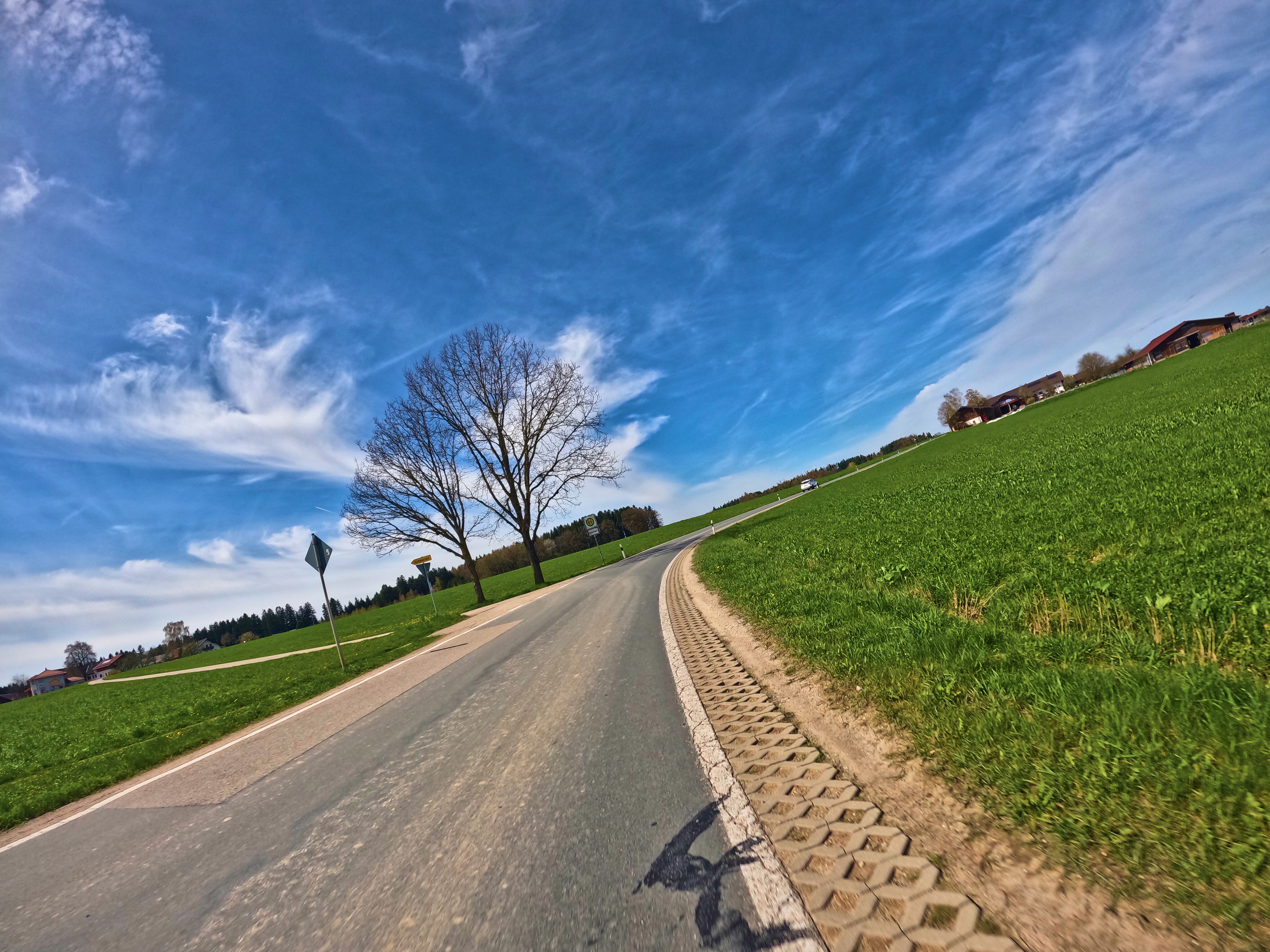 Fahrbahnbelag: Asphalt