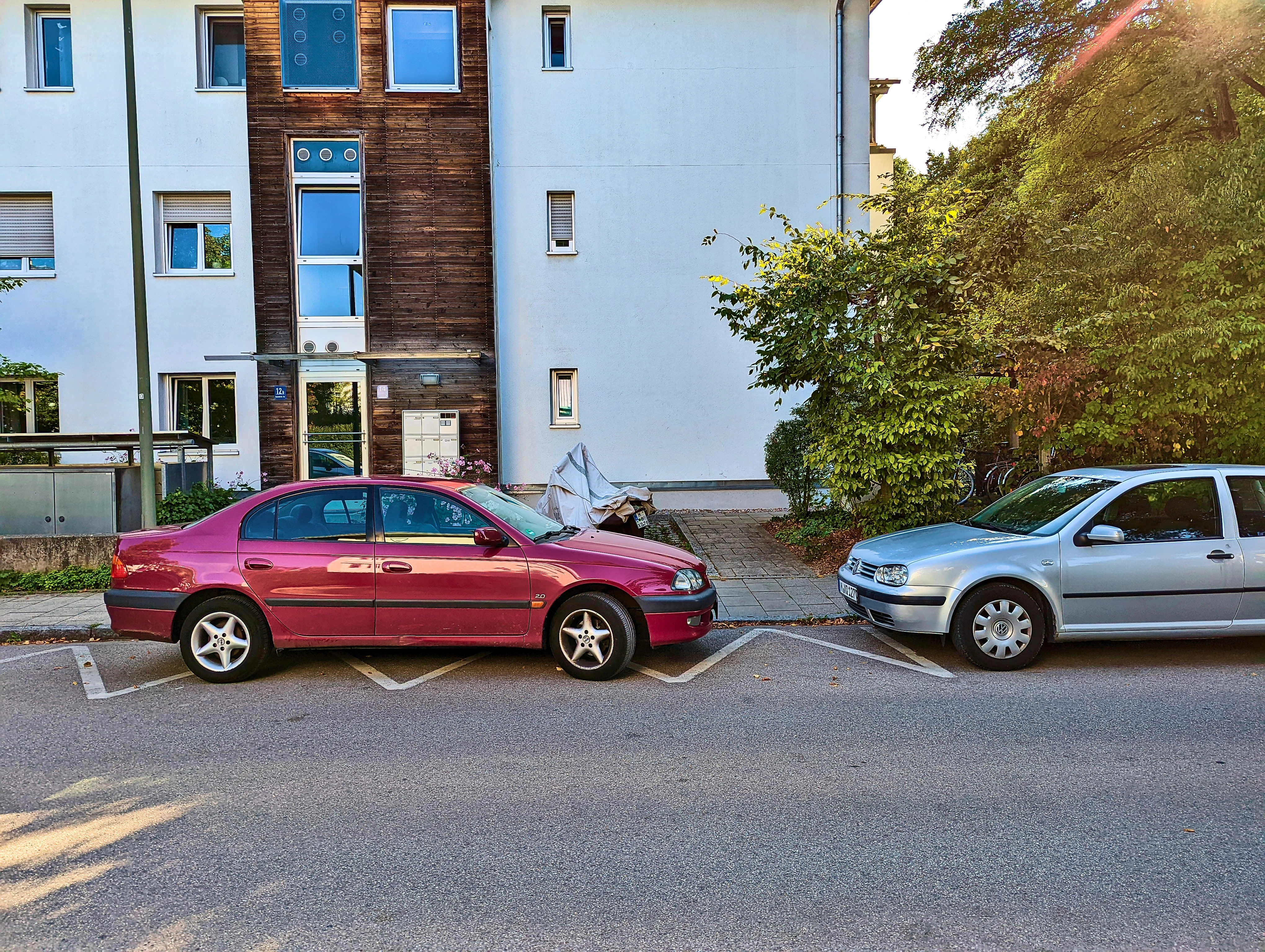 Mein Parkplatz, sauber zugeparkt
