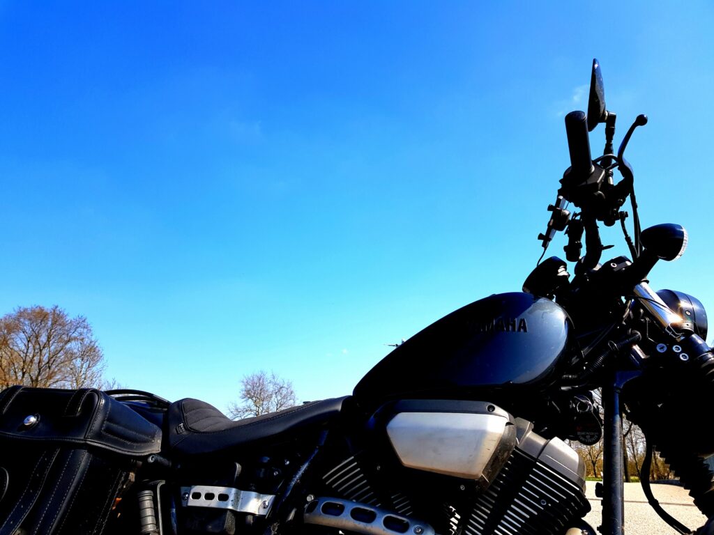 Großer Tank, kleines Flugzeug