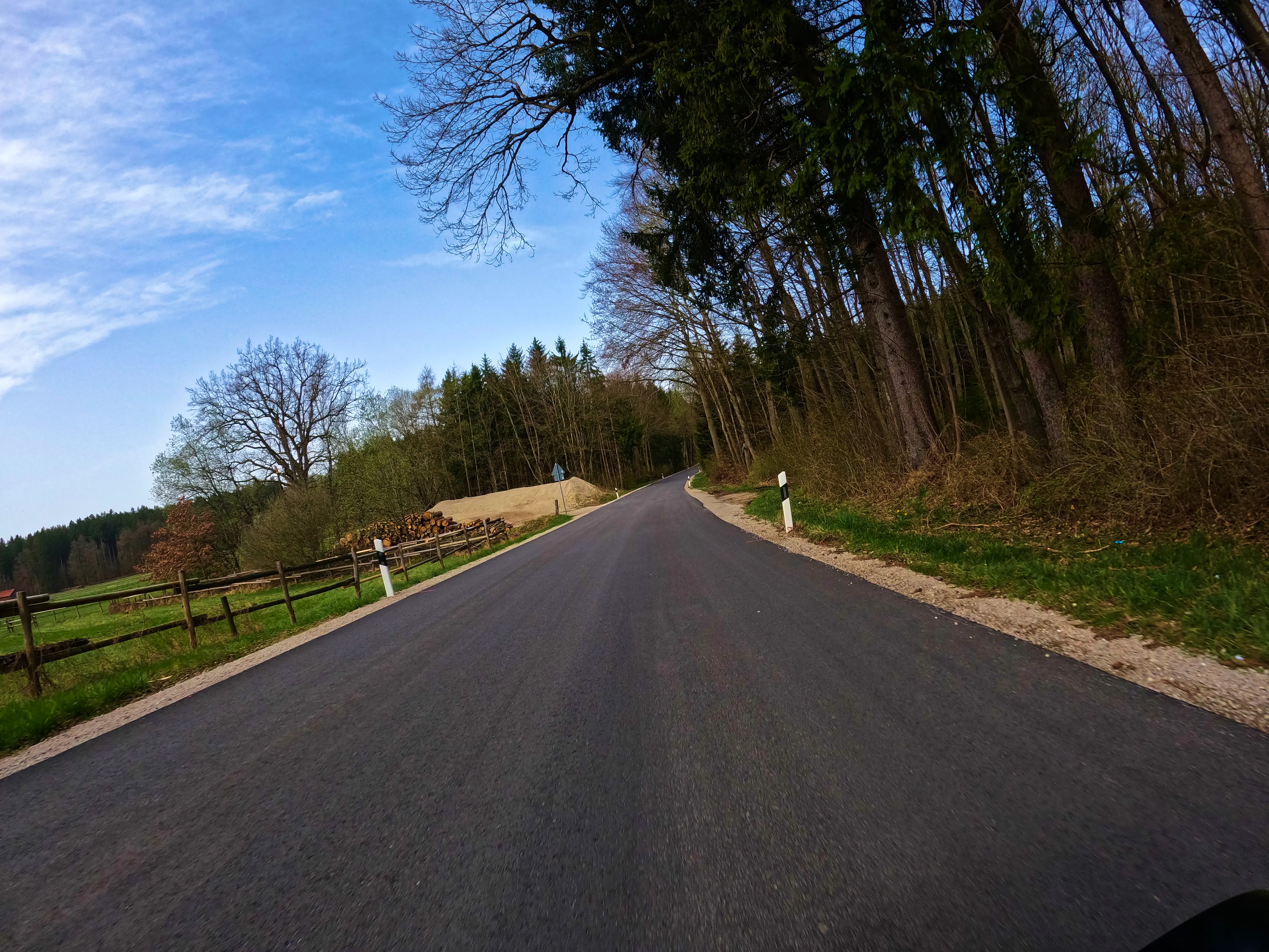 Neue Asphaltschicht auf der St2971