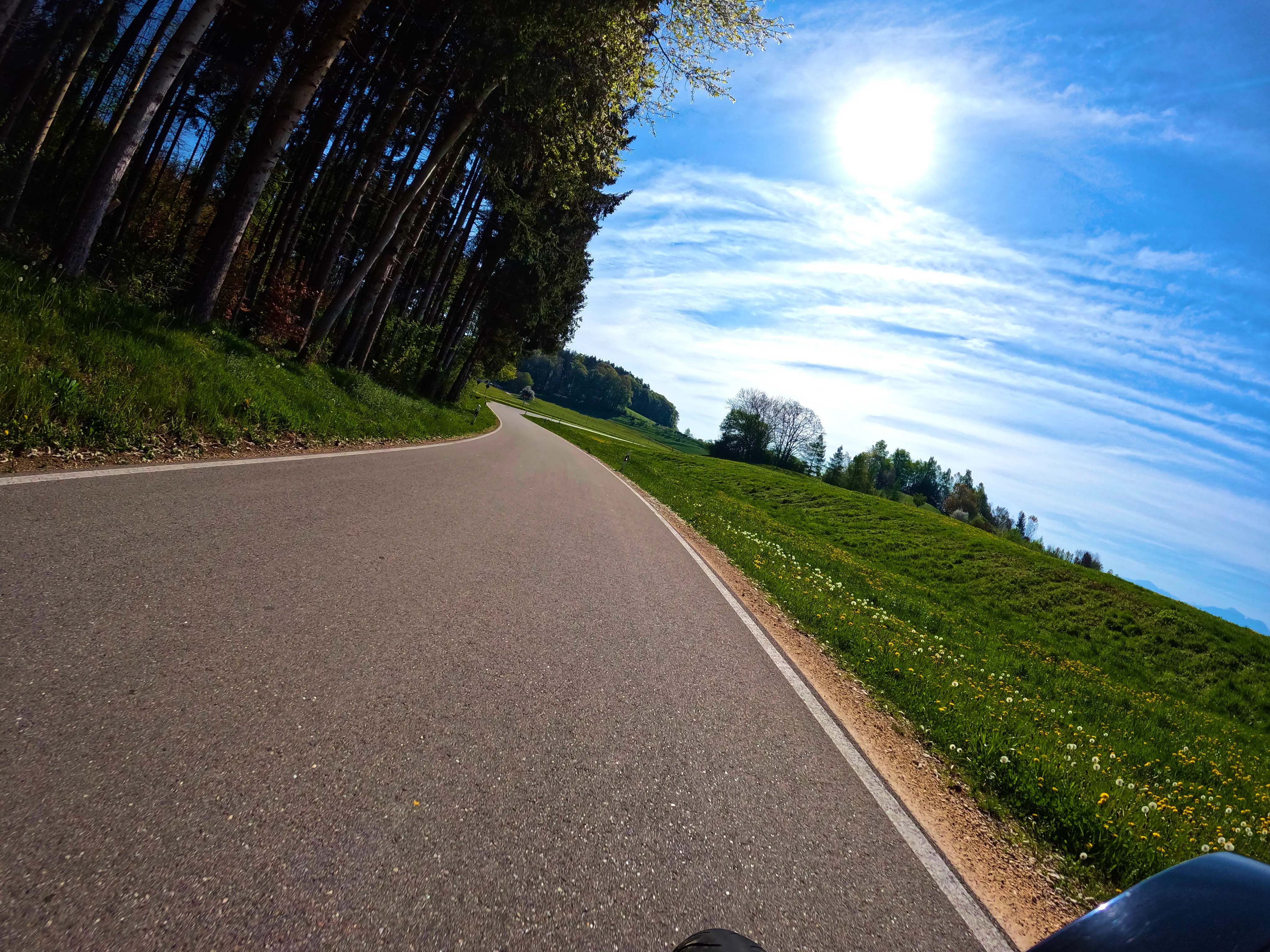 Auf kurvigen Straßen &hellip;