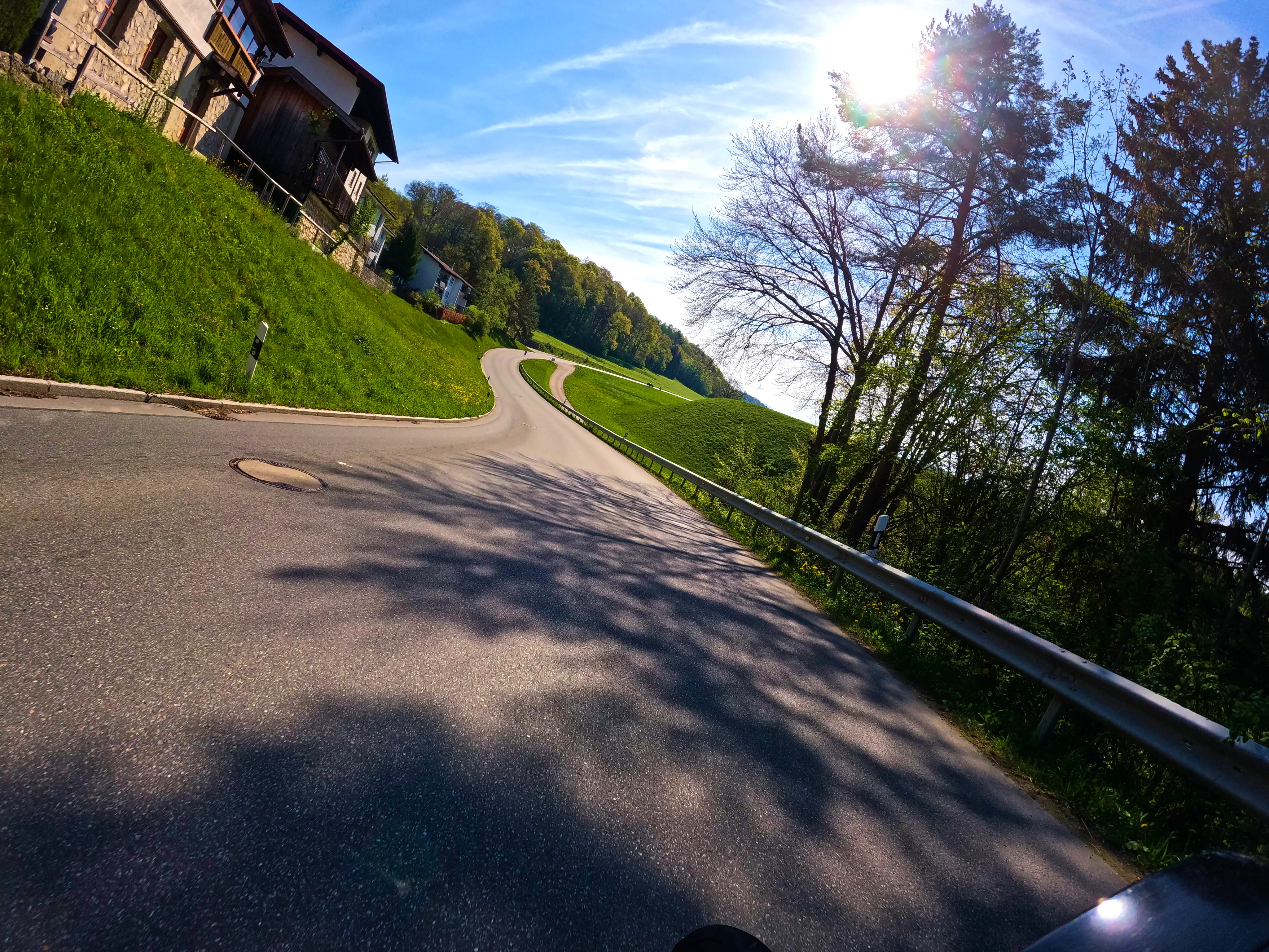Auf angenehmen Straßen dem ersten Ziel entgegen.