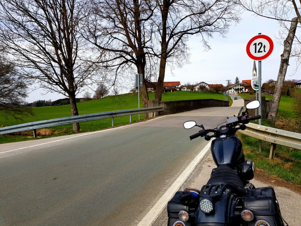 12 Tonnen - auch mit Fahrer kein Problem für die Bolt.