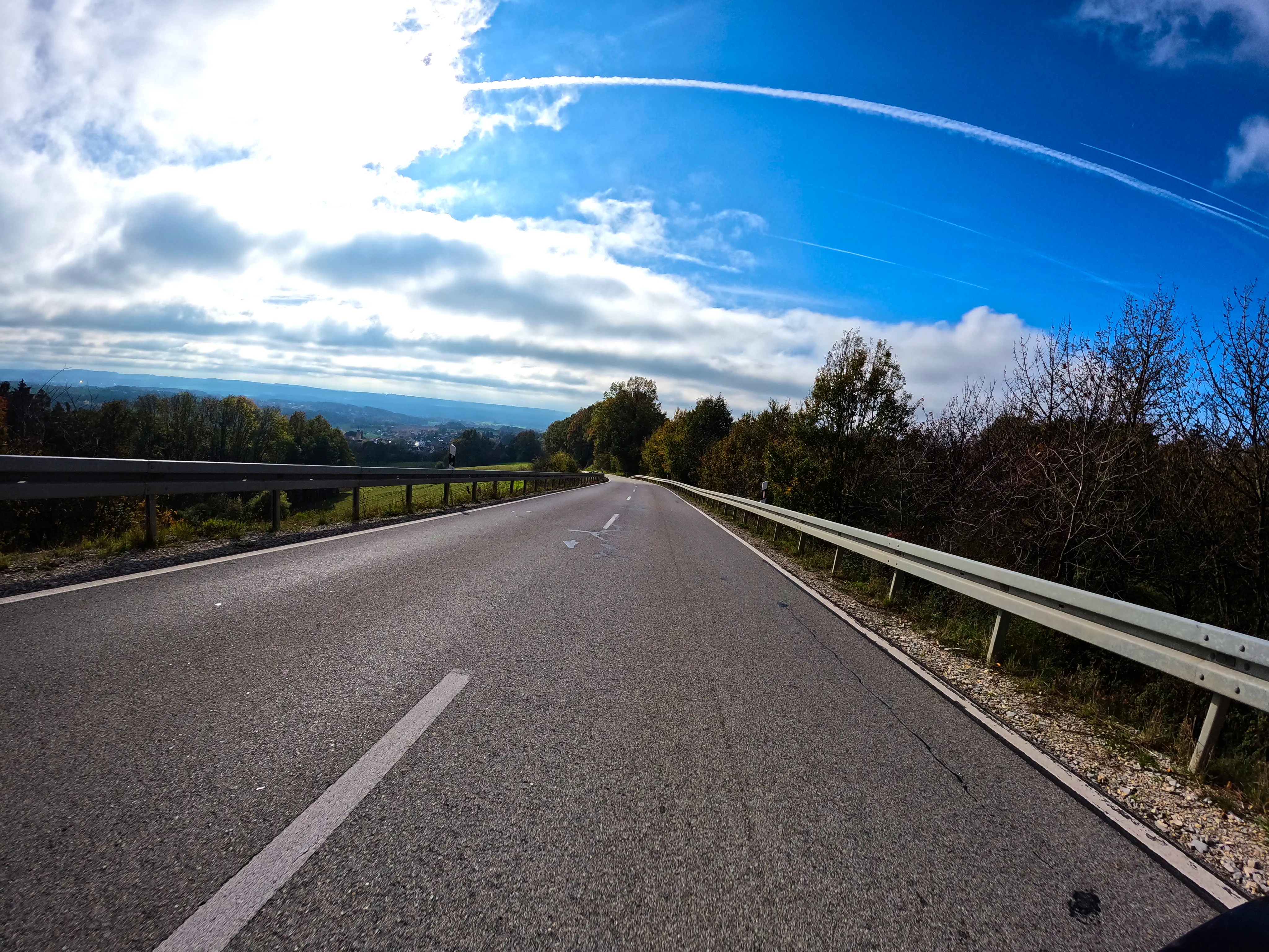 Wolken- und Nebeldecke lichtet sich