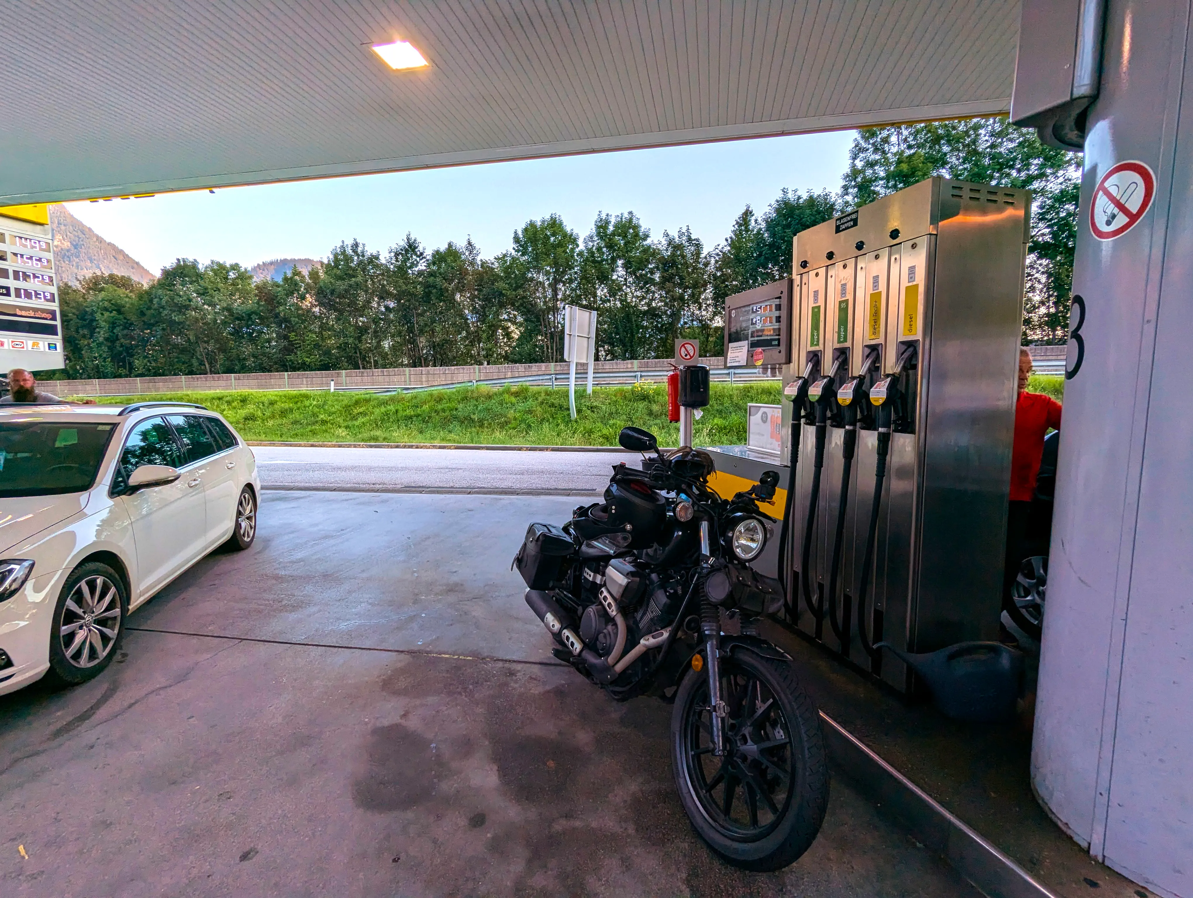 … Tankstelle.