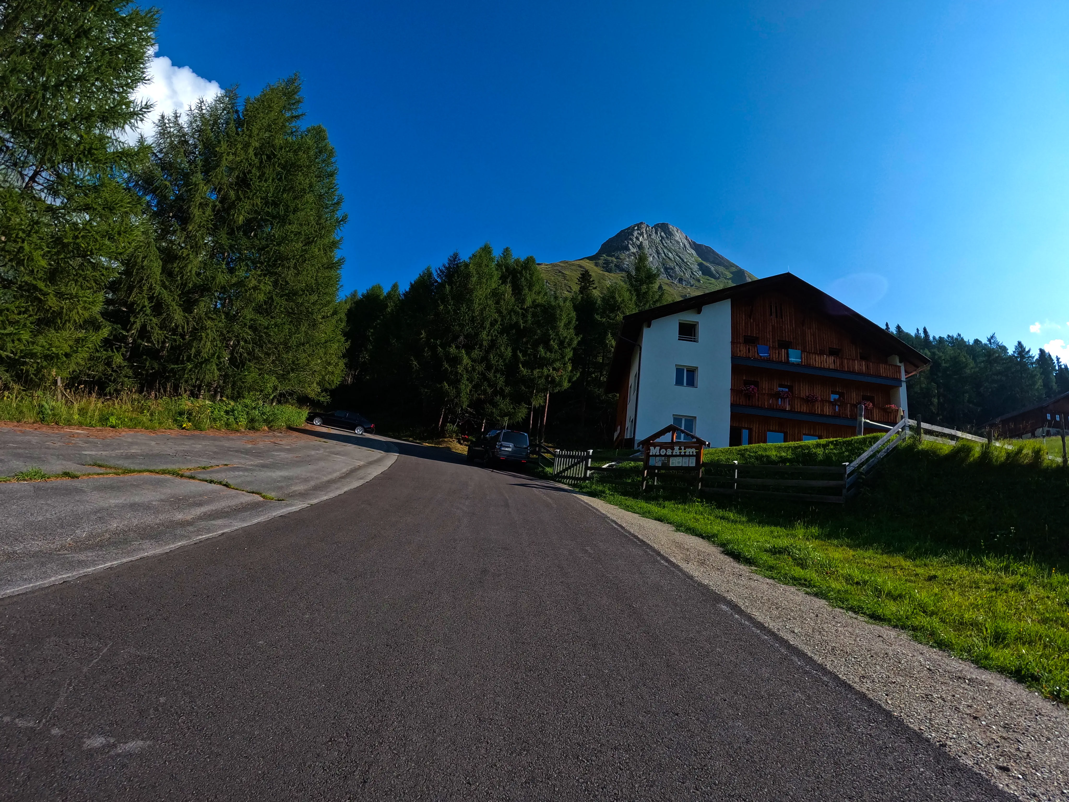 Auffahrt zur Moa-Alm