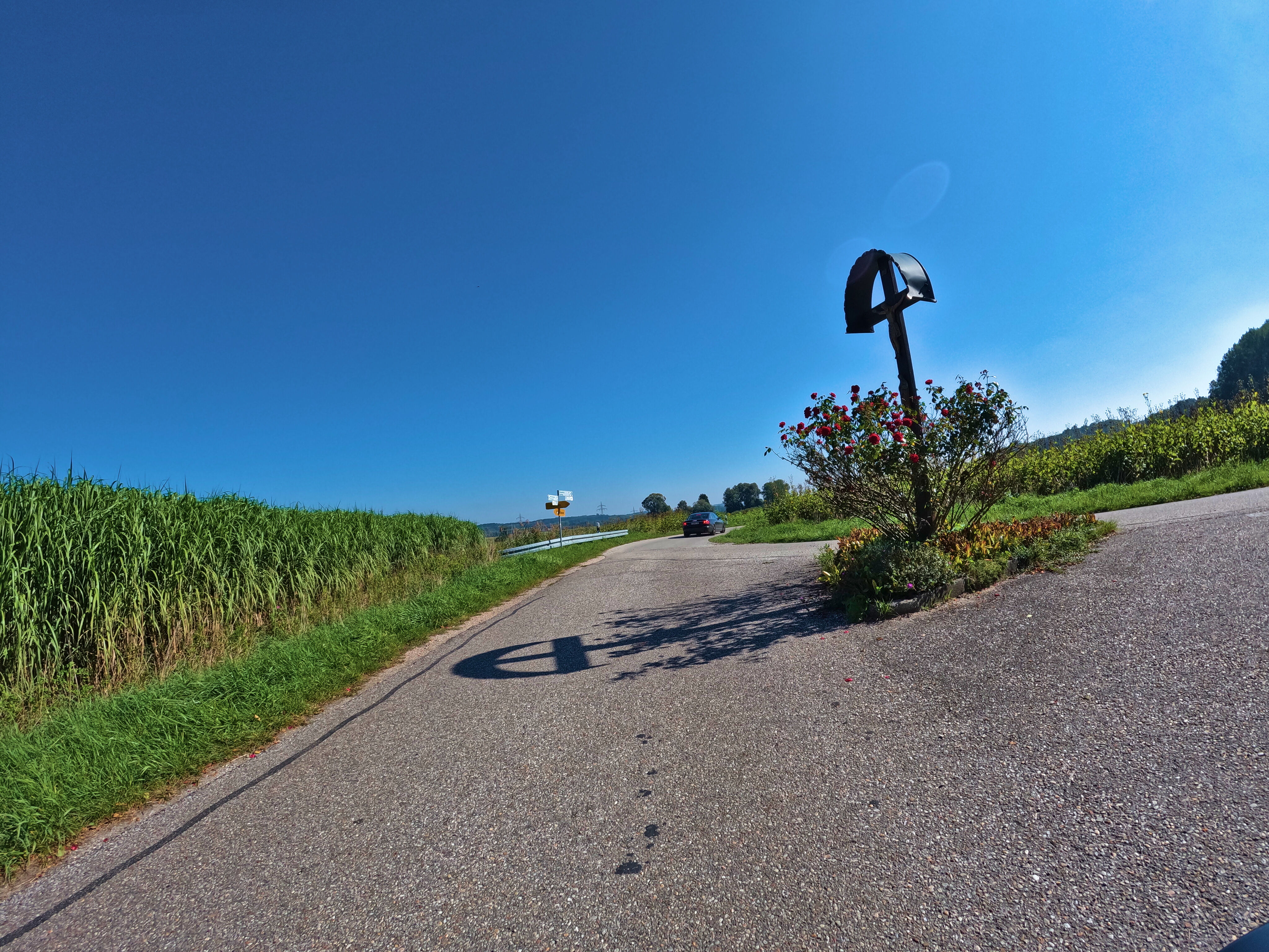 Da hängt er, mitten auf der Straße&hellip;