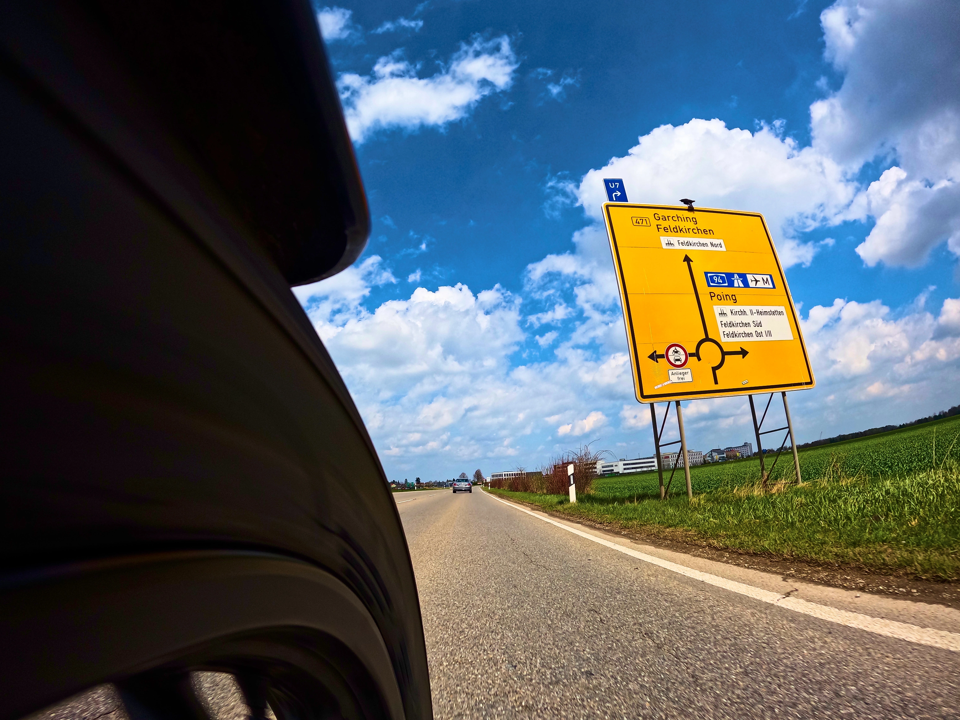 &lsquo;Vogel auf Schild&rsquo;