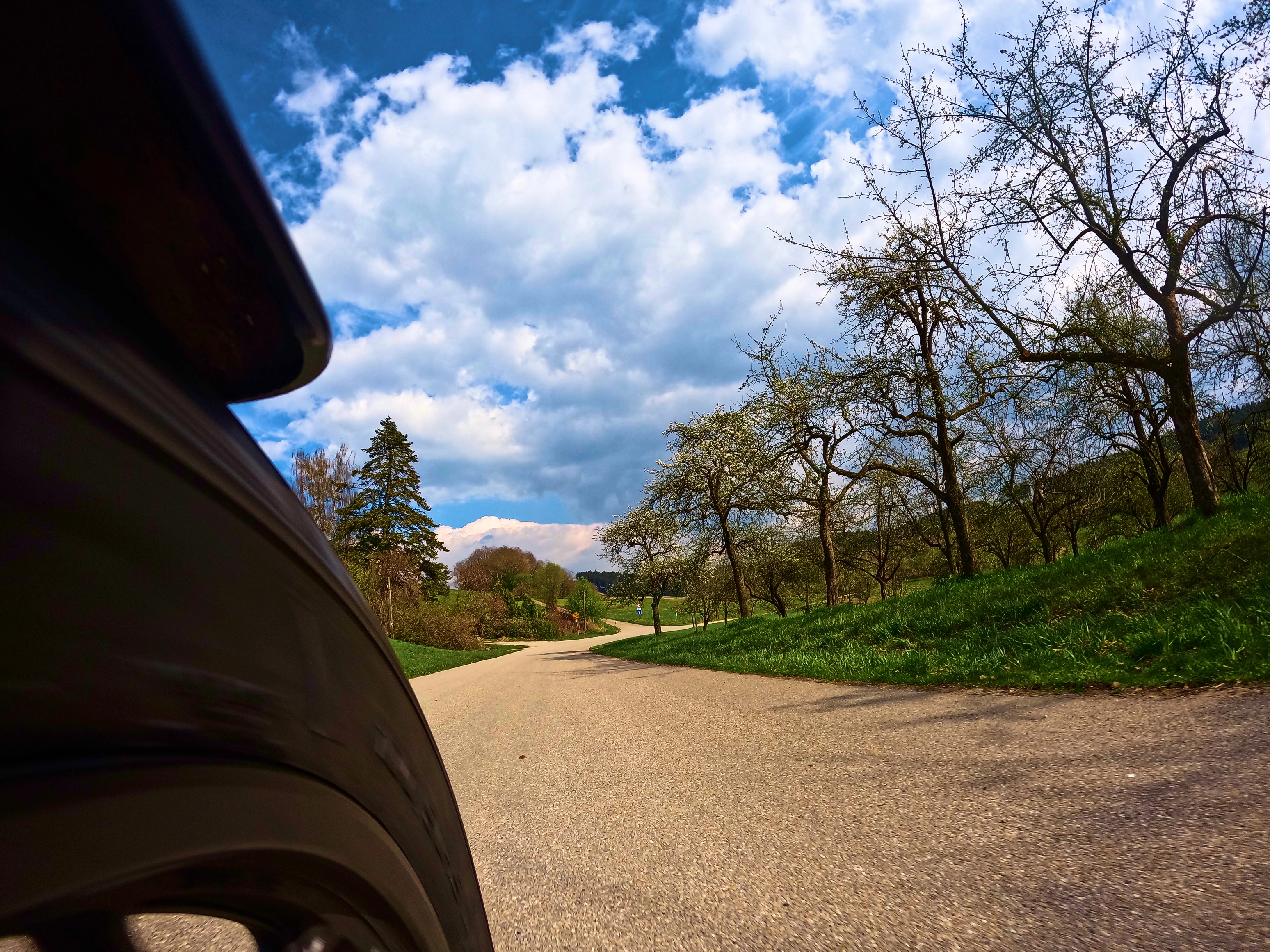 Kleine Dörfer, schmale Straßen