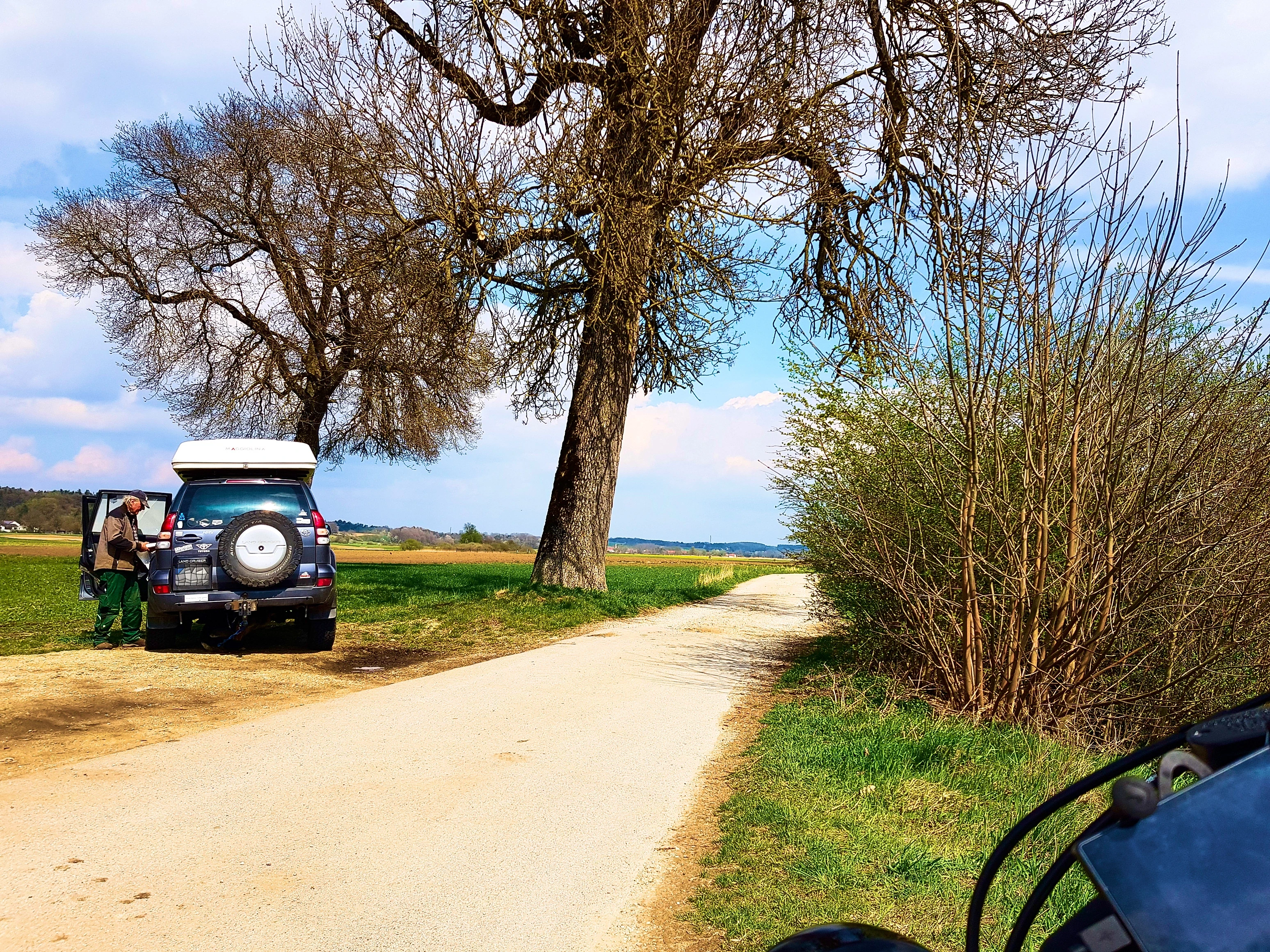 Gassigeher, der Hund ist bereits verladen
