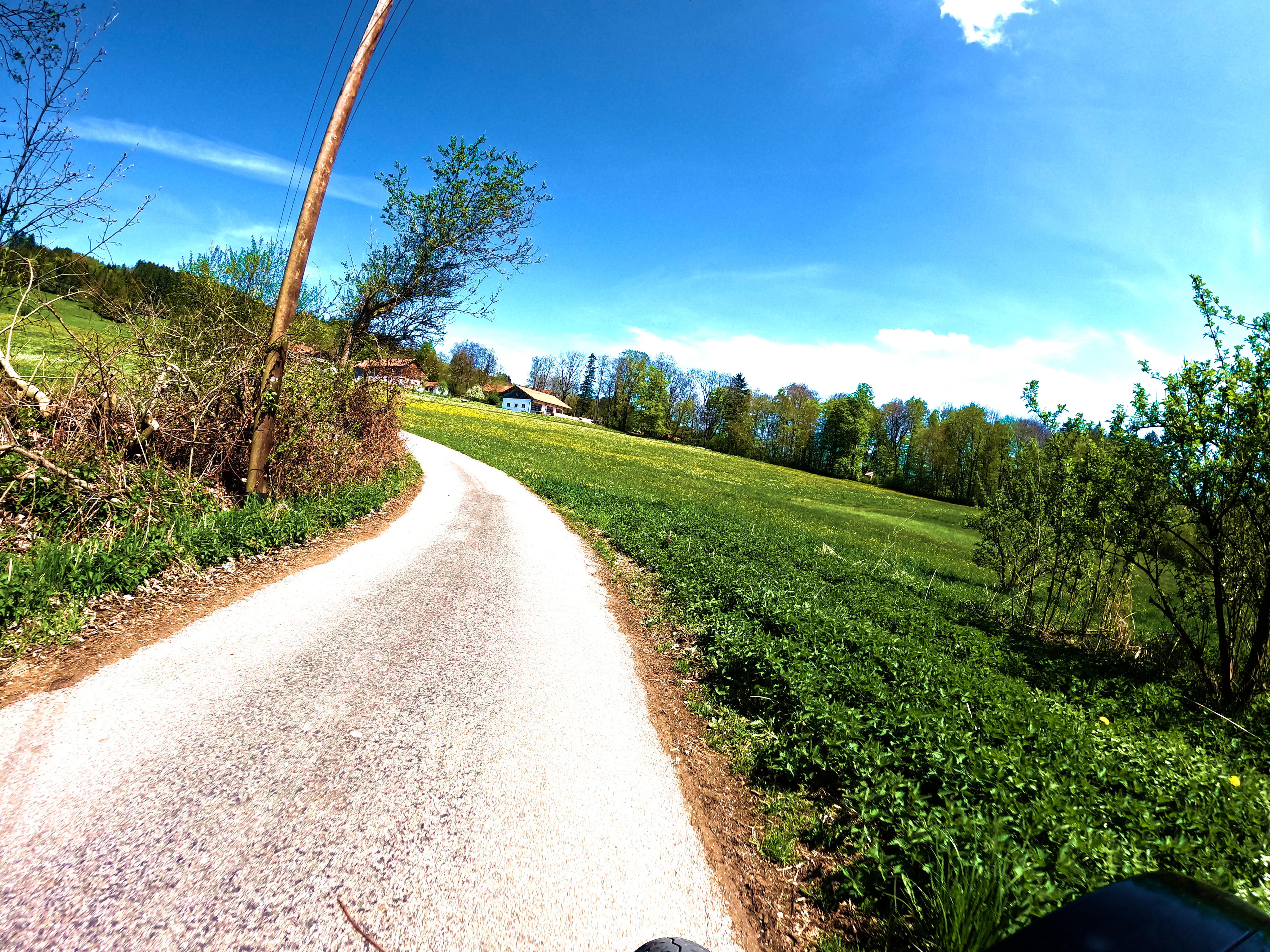 Weiter auf schmalen Straßen