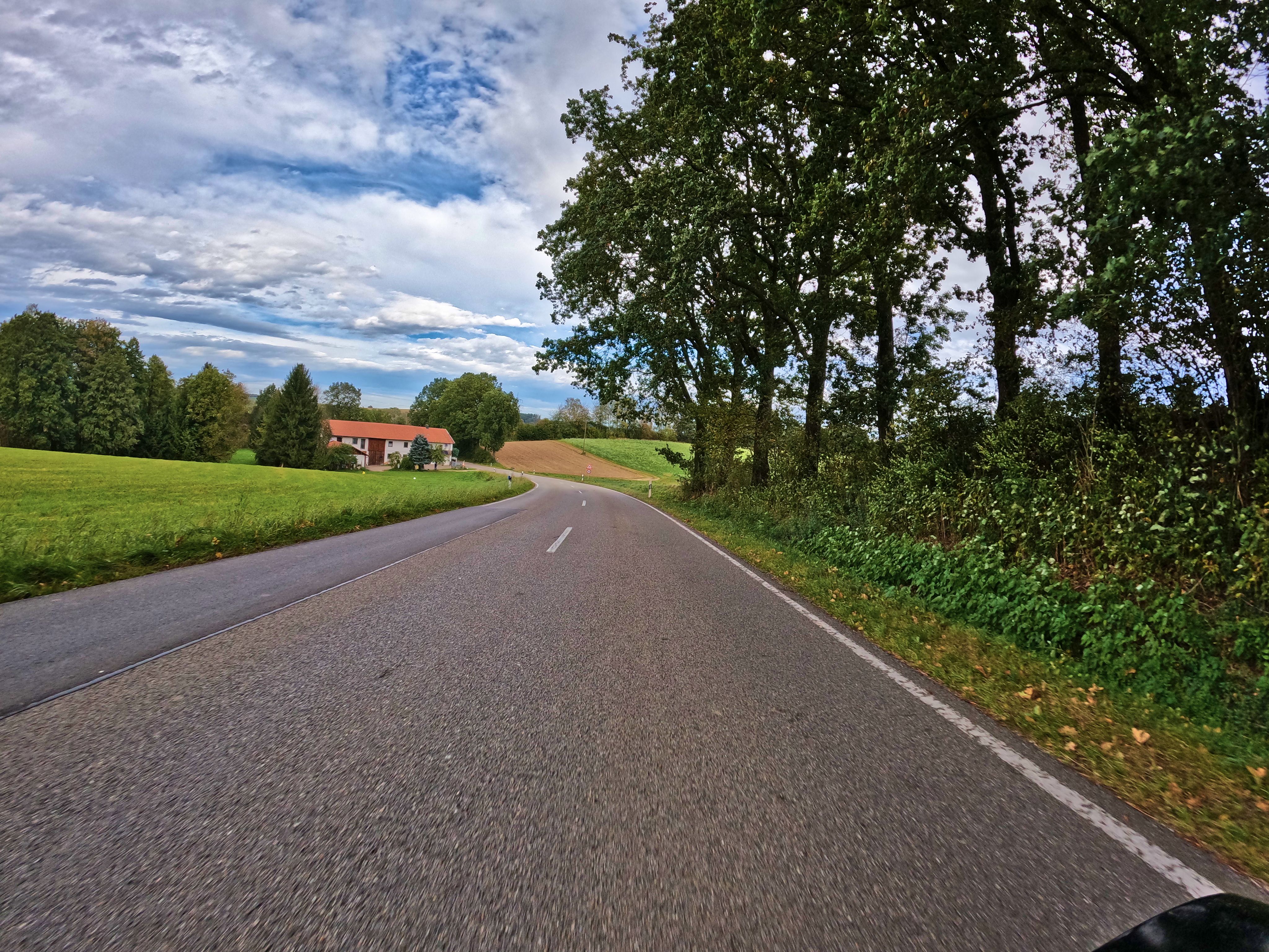 Wieder auf normal-breiten Straßen &hellip;