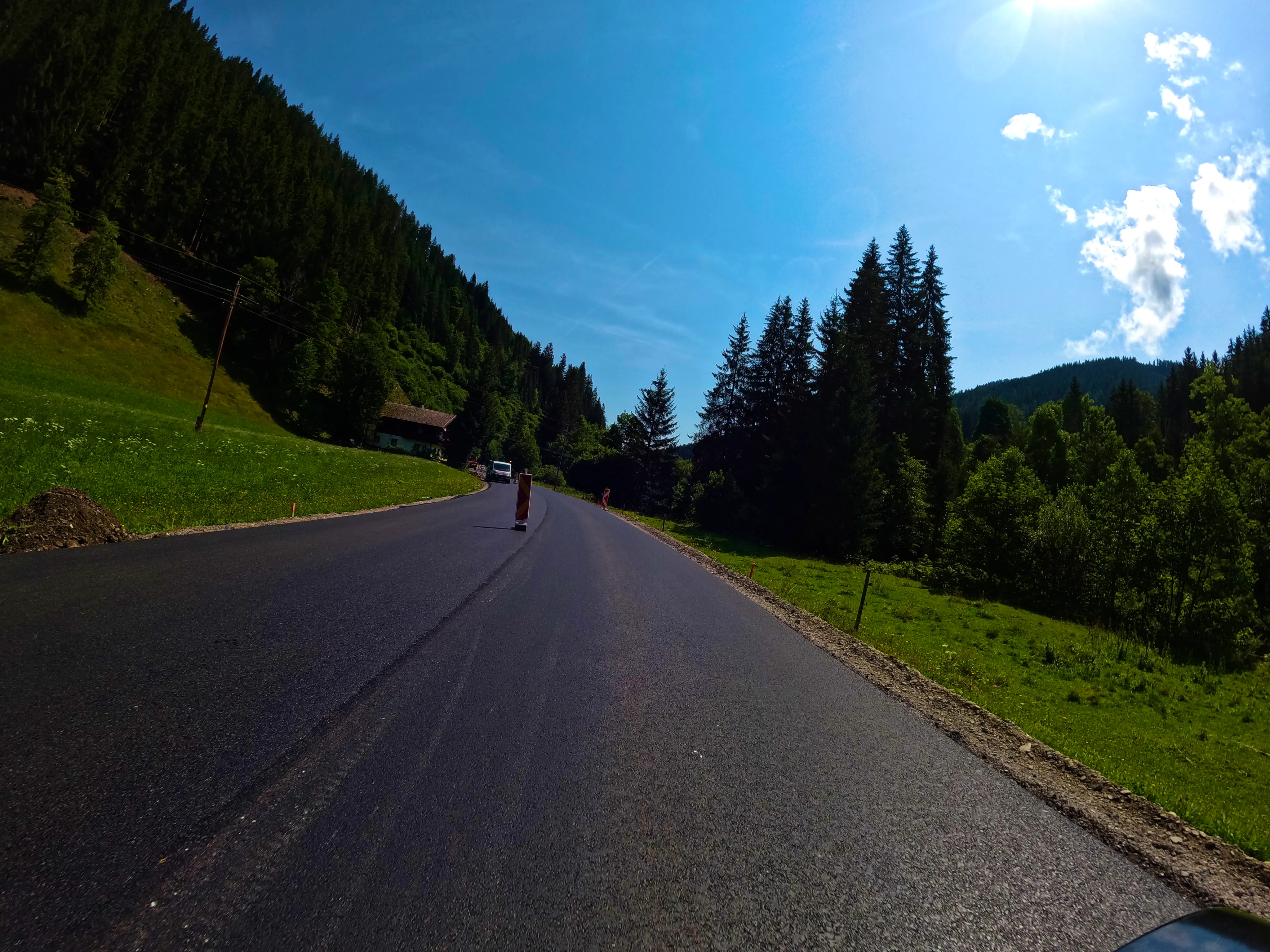 Belohung: Nagelneue Straße