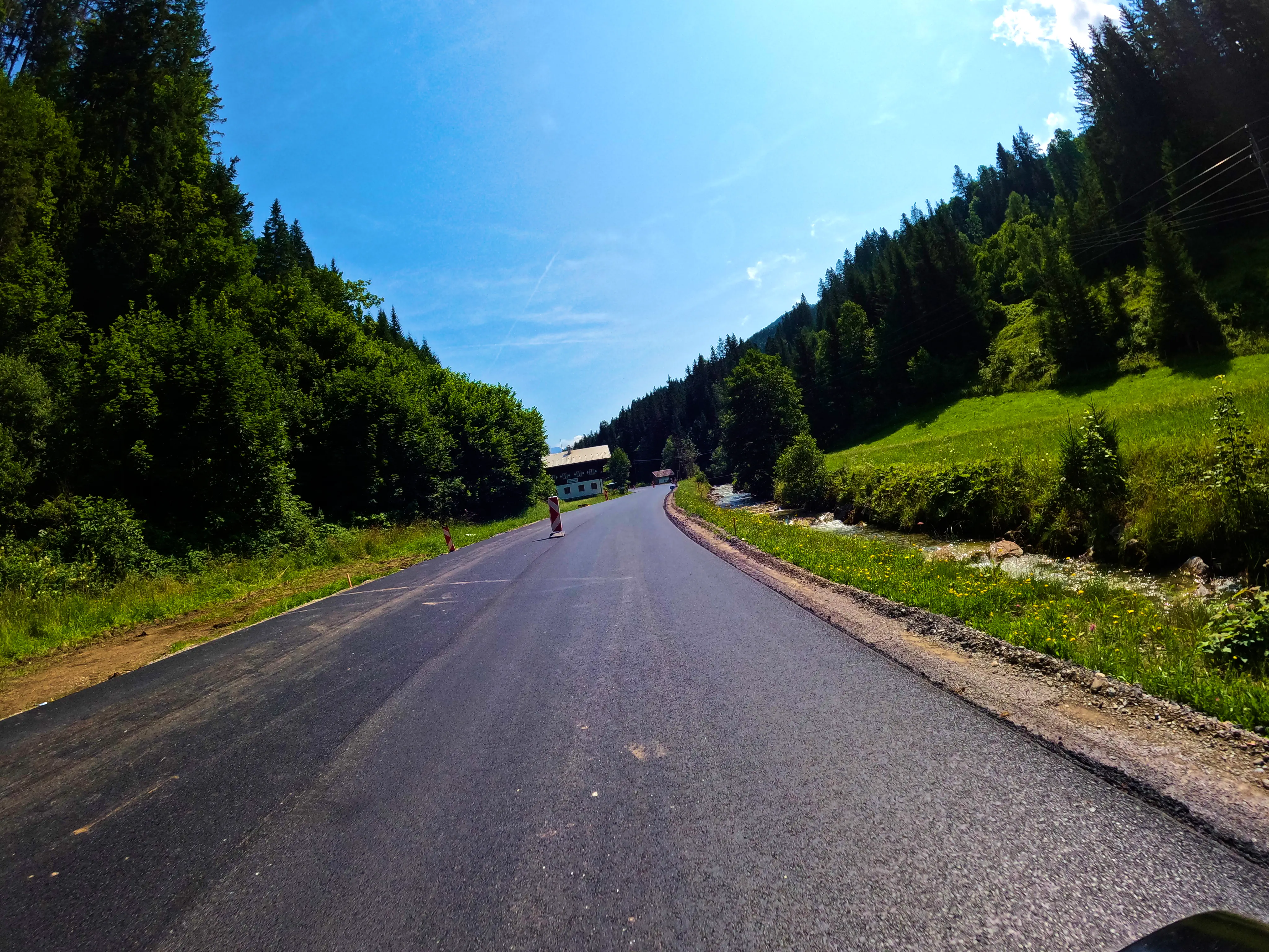 Belohung: Nagelneue Straße