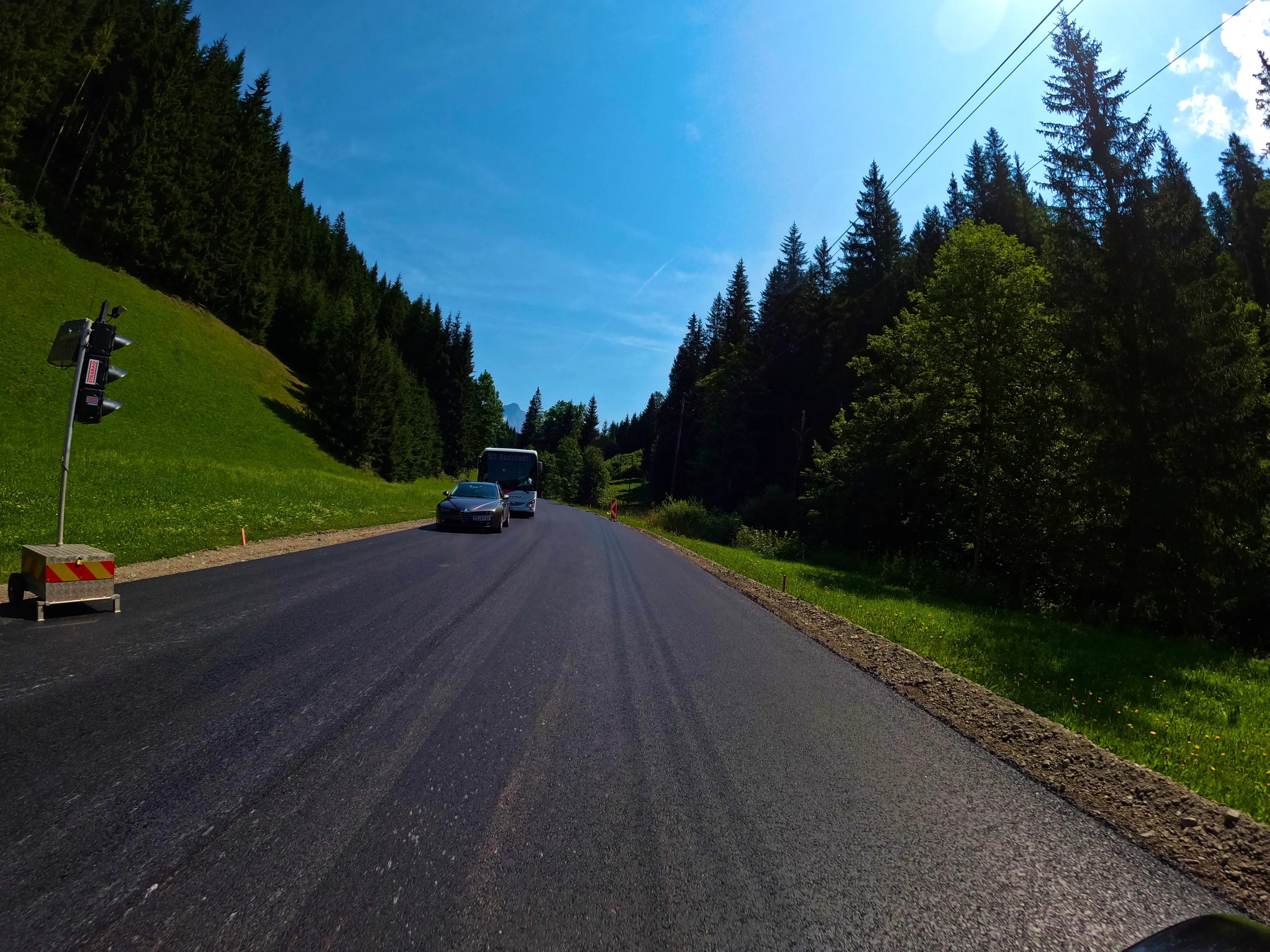 Belohung: Nagelneue Straße