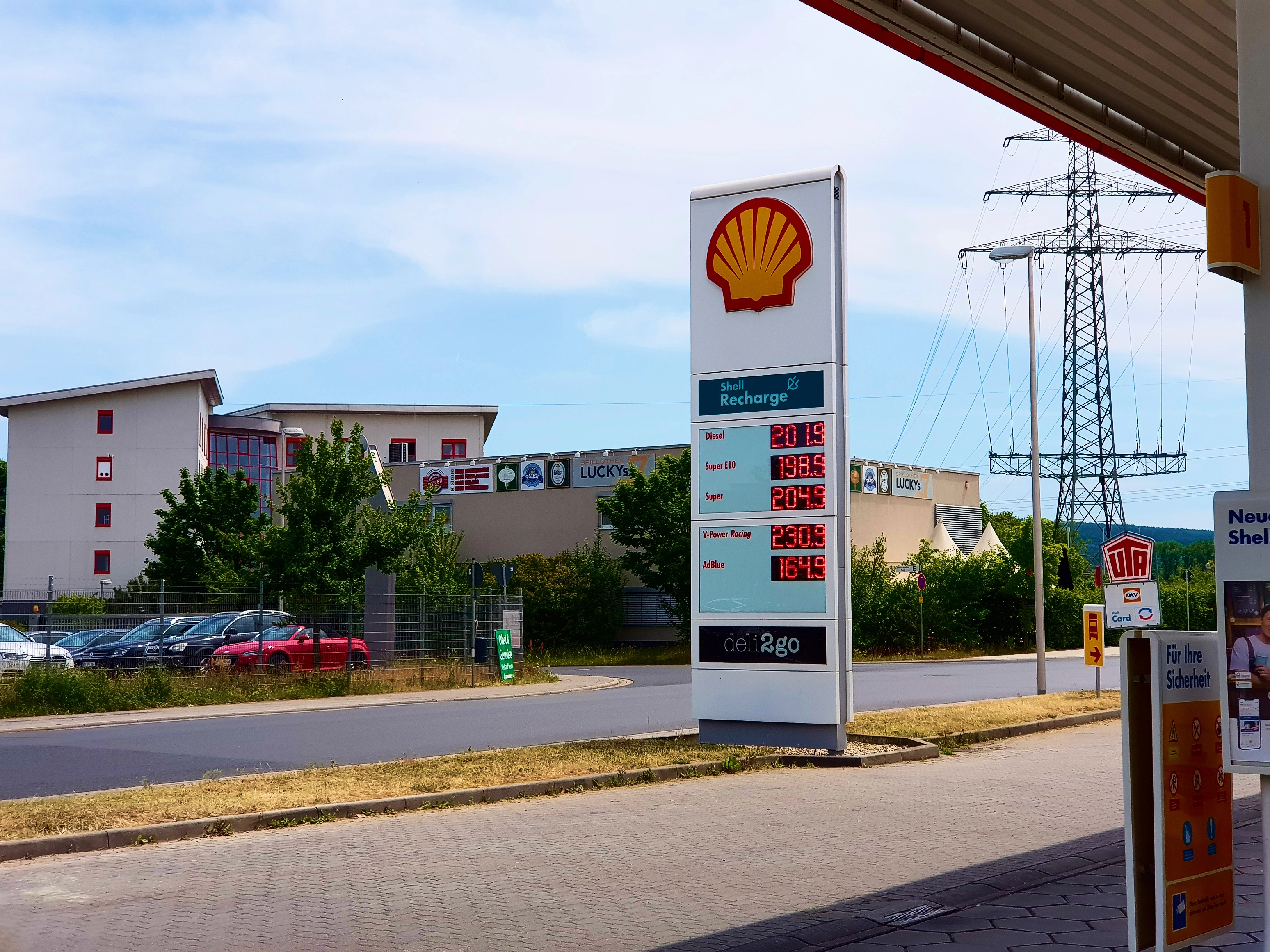 Tankstopp, 2,049 Euro pro Liter E5