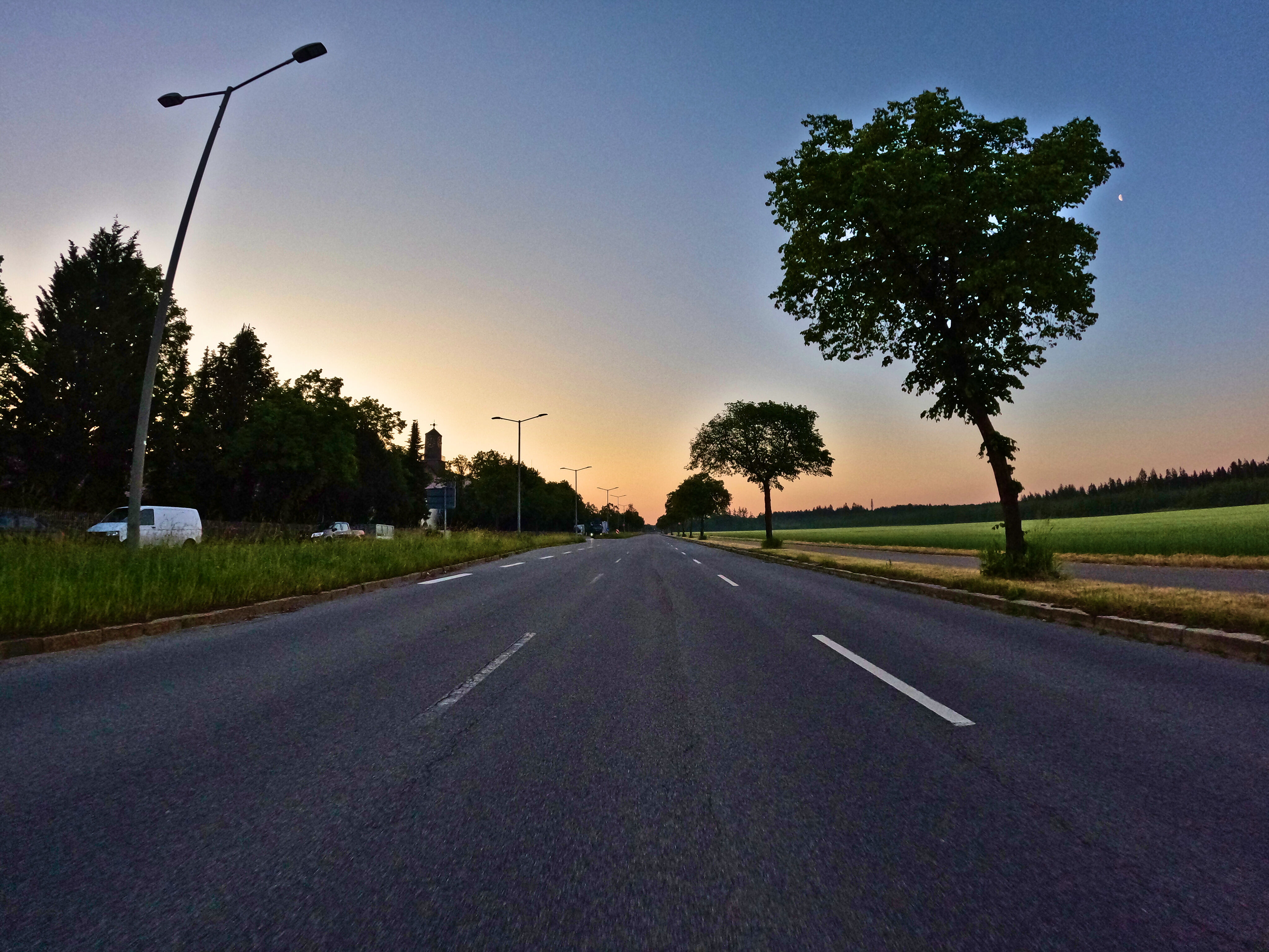 Bei aufgehender Sonne Richtung Osten