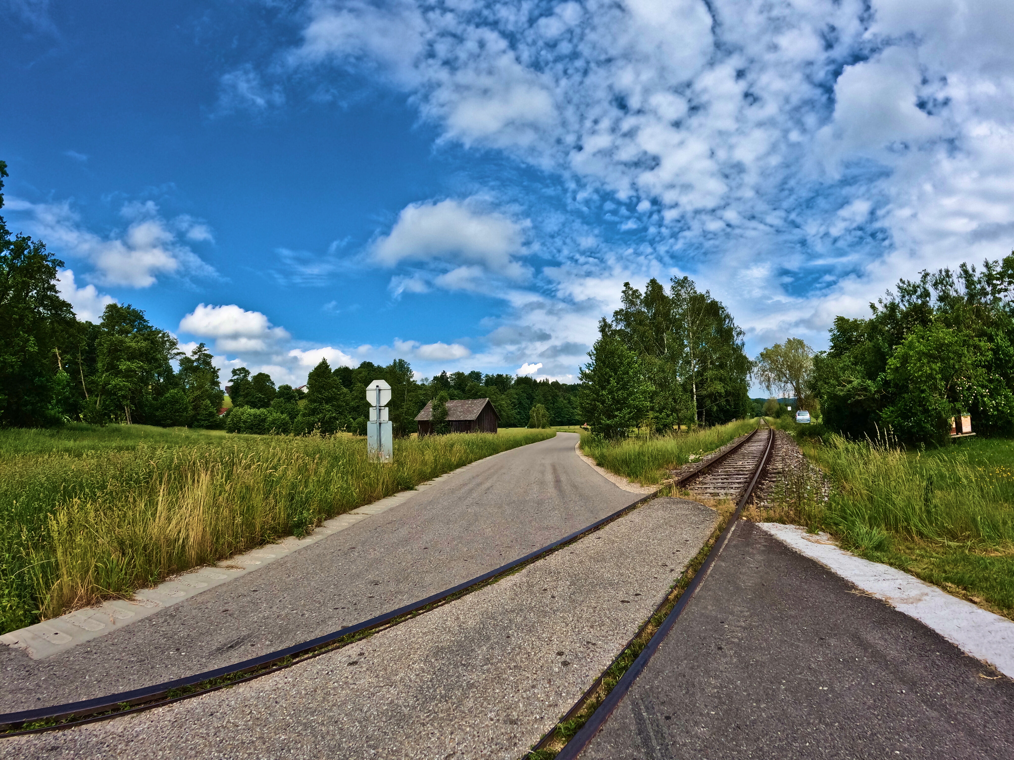&hellip; und dann auch mal über Schienen.