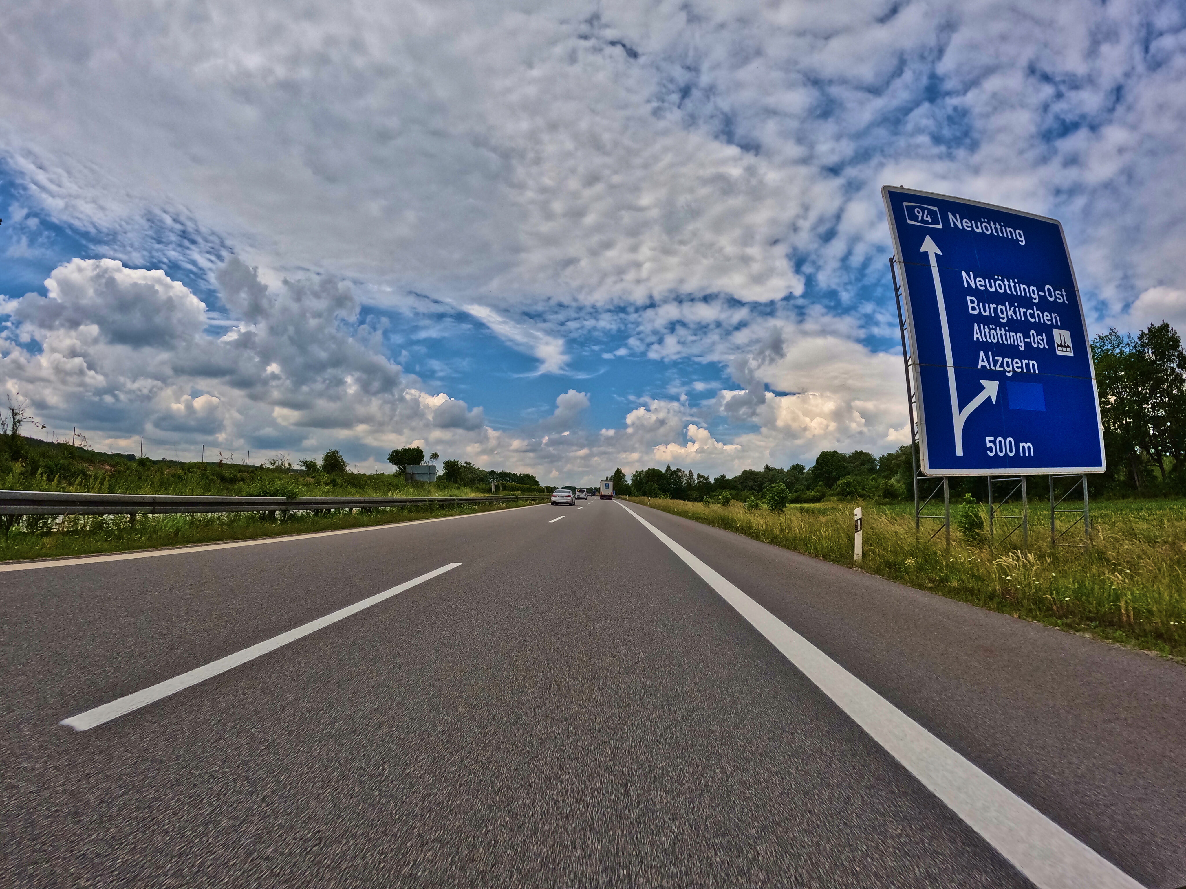 &hellip; weiter über die Autobahn.