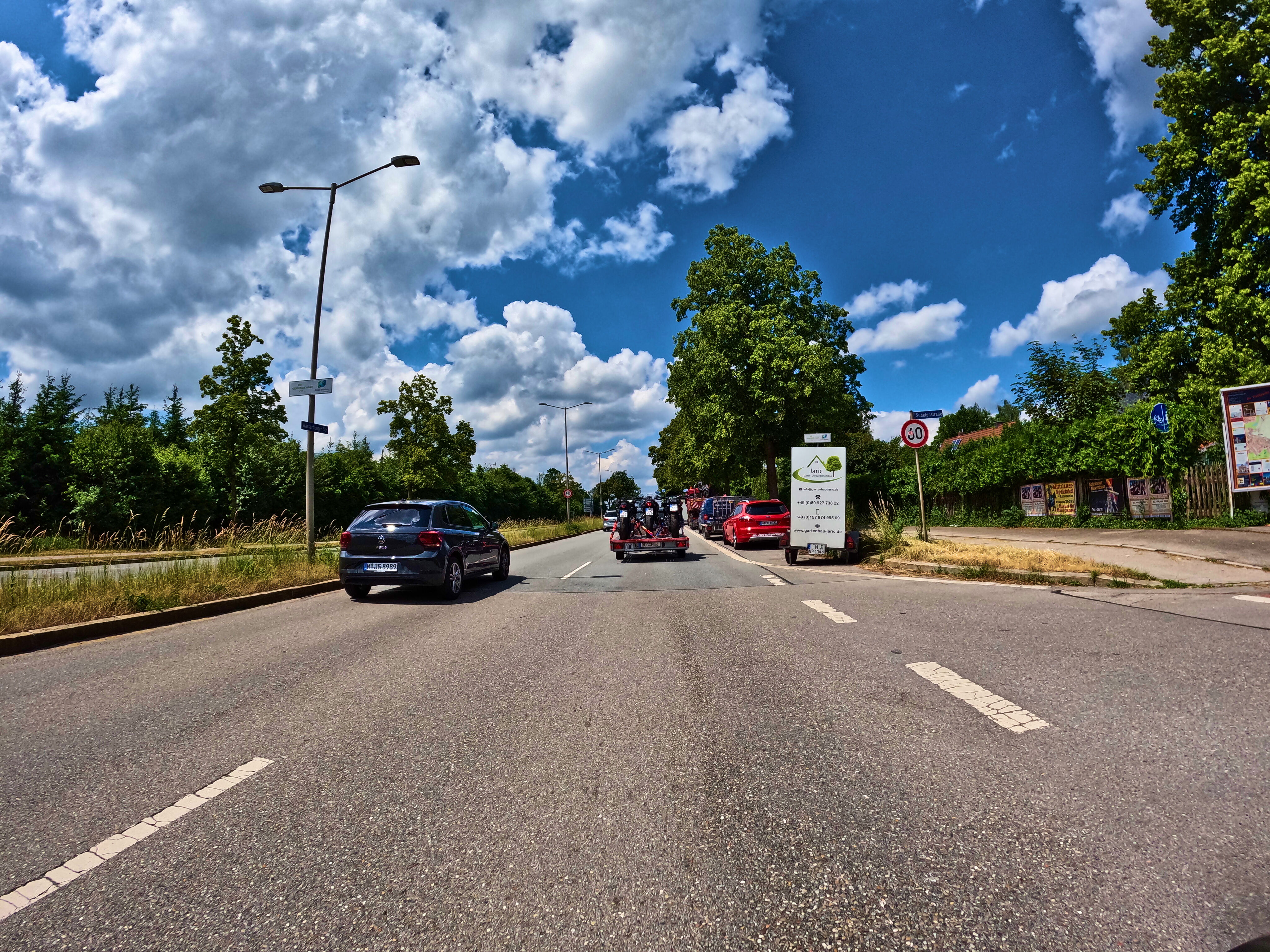 Arme Motorräder durften nicht selbst fahren.