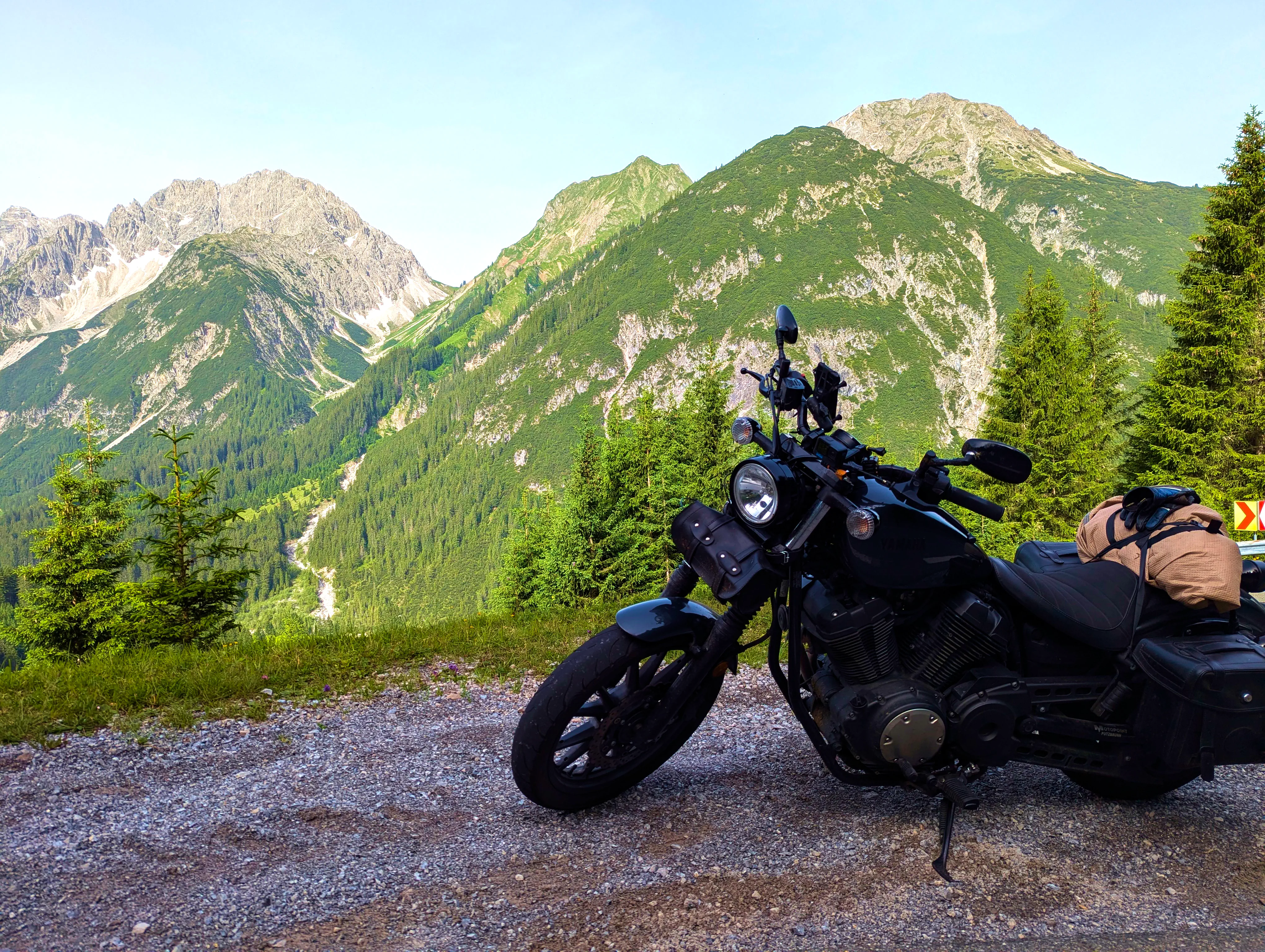 &hellip; in einer Kehre &hellip;