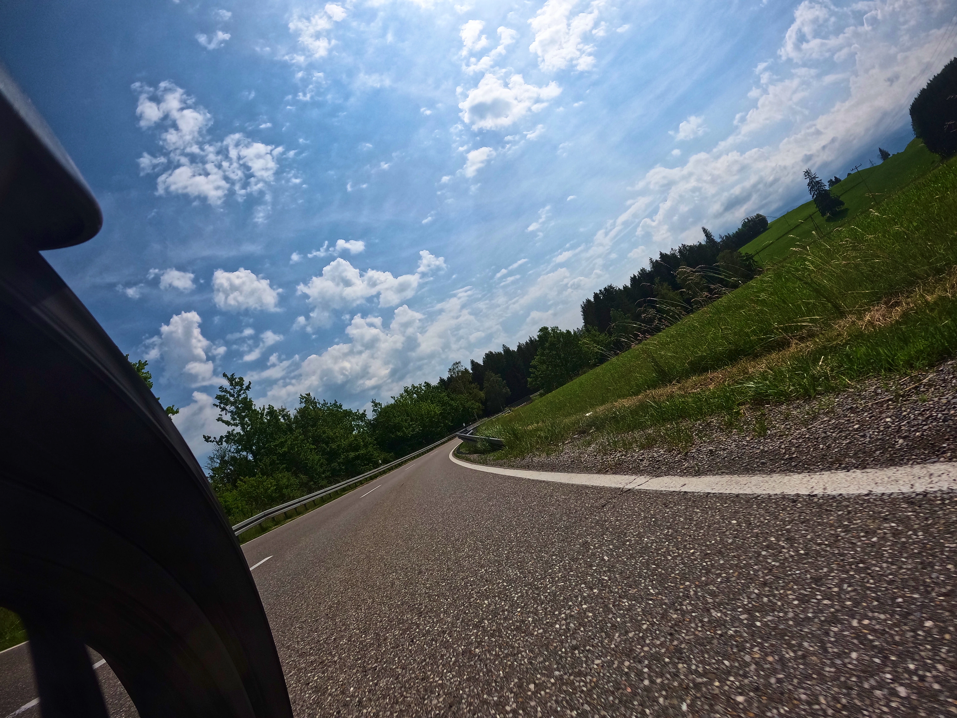 &hellip; mit langgezogenen Kurven