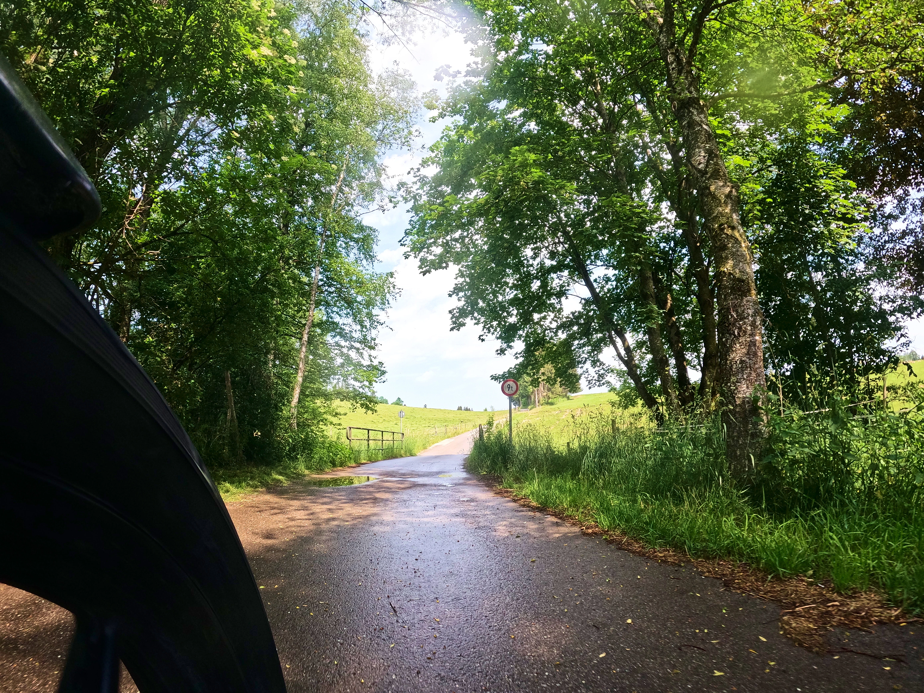 Anschließend eine kleine schmale Straße