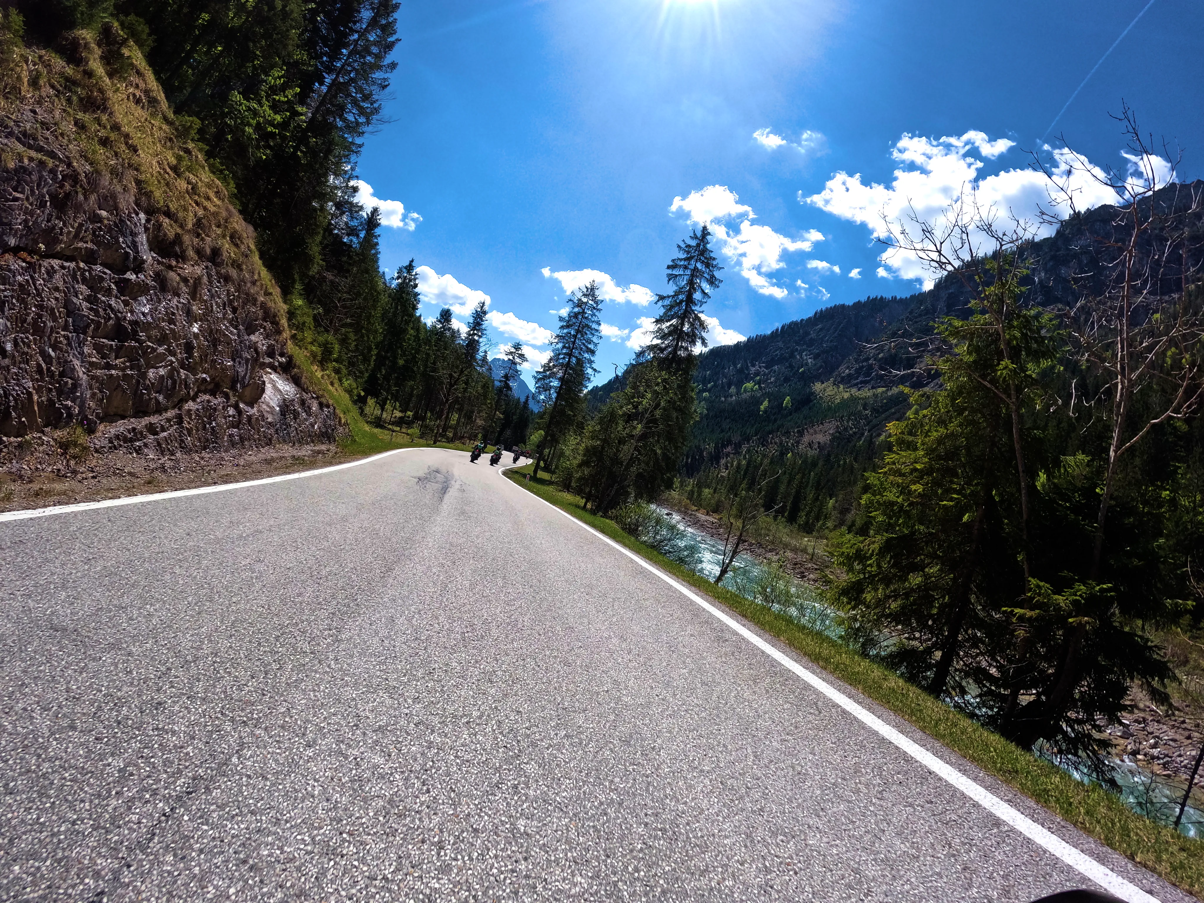 Mit weiteren Motorrädern &hellip;