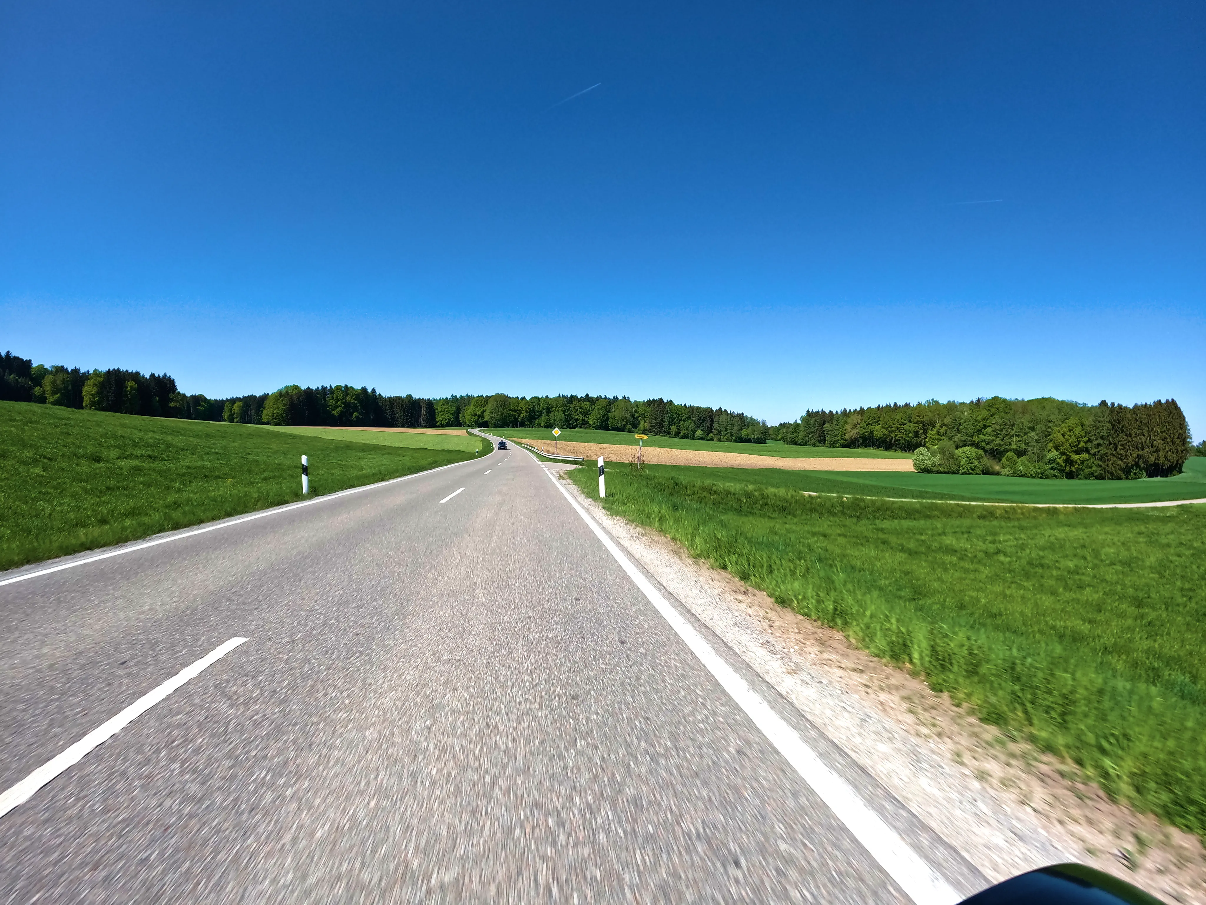 Sonnig über Wiesen, &hellip;