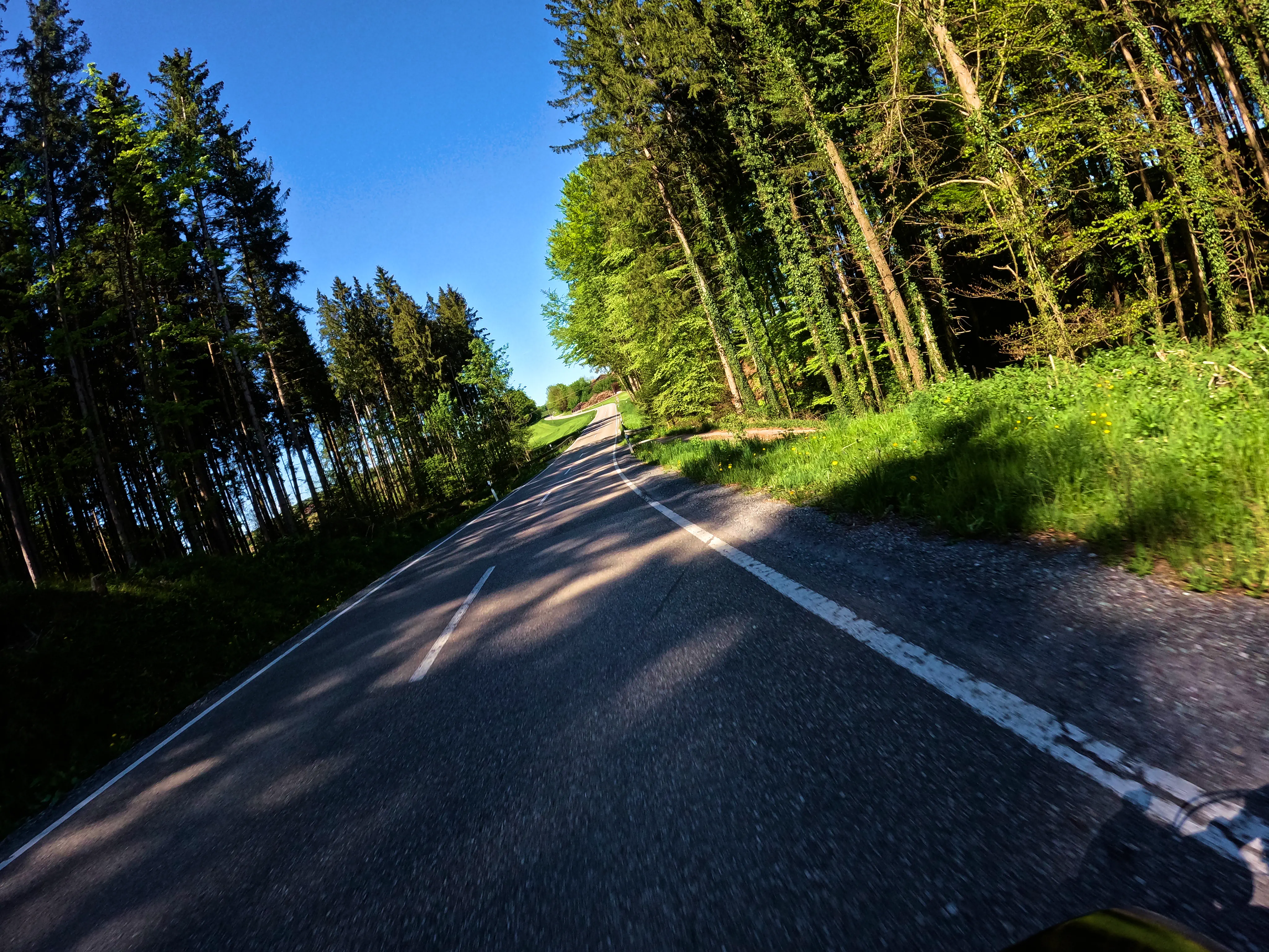 &hellip; schattig durch Wälder.