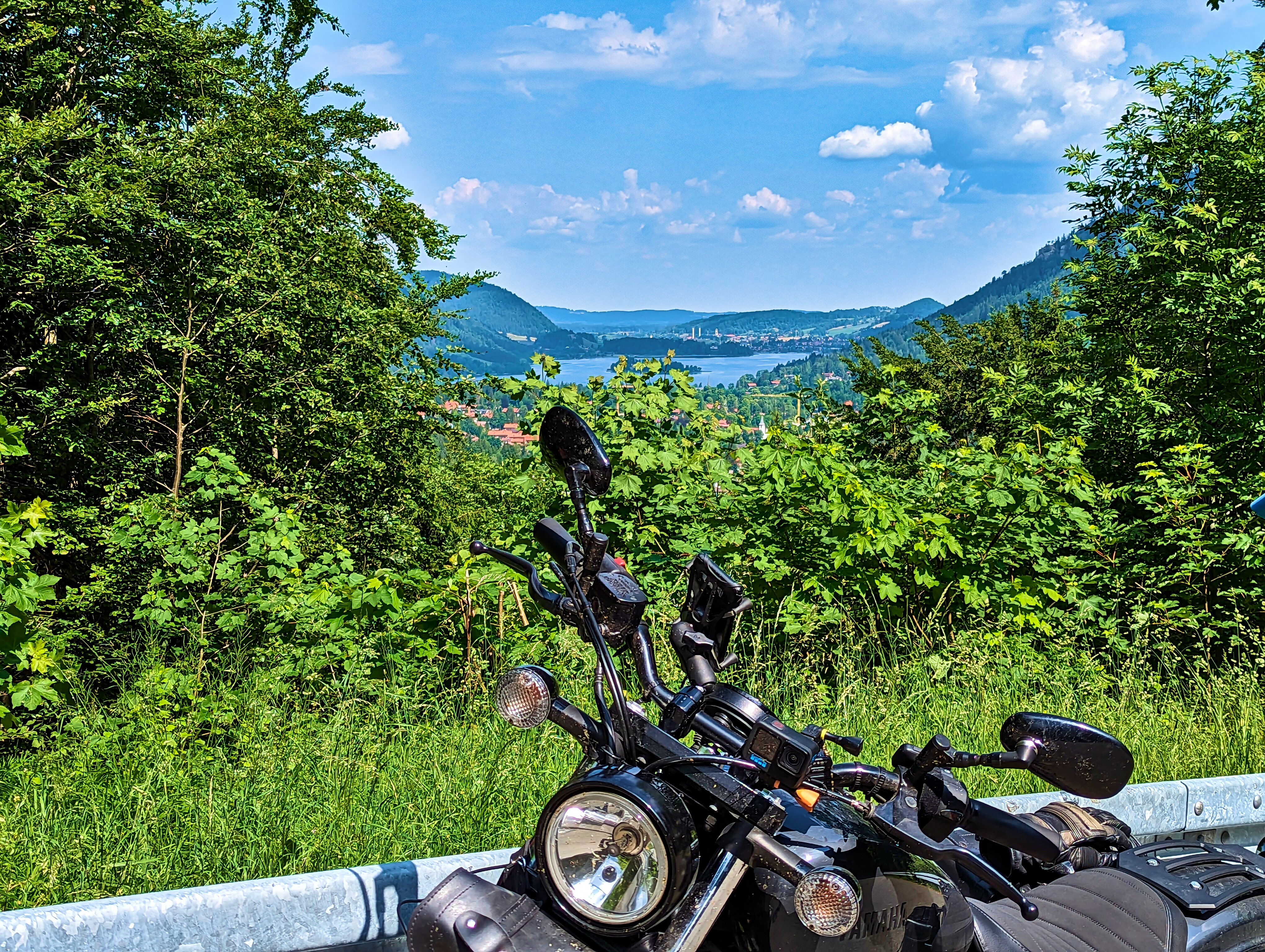 Auf halbem Weg zum Spitzingsattel, Blick auf den Schliersee
