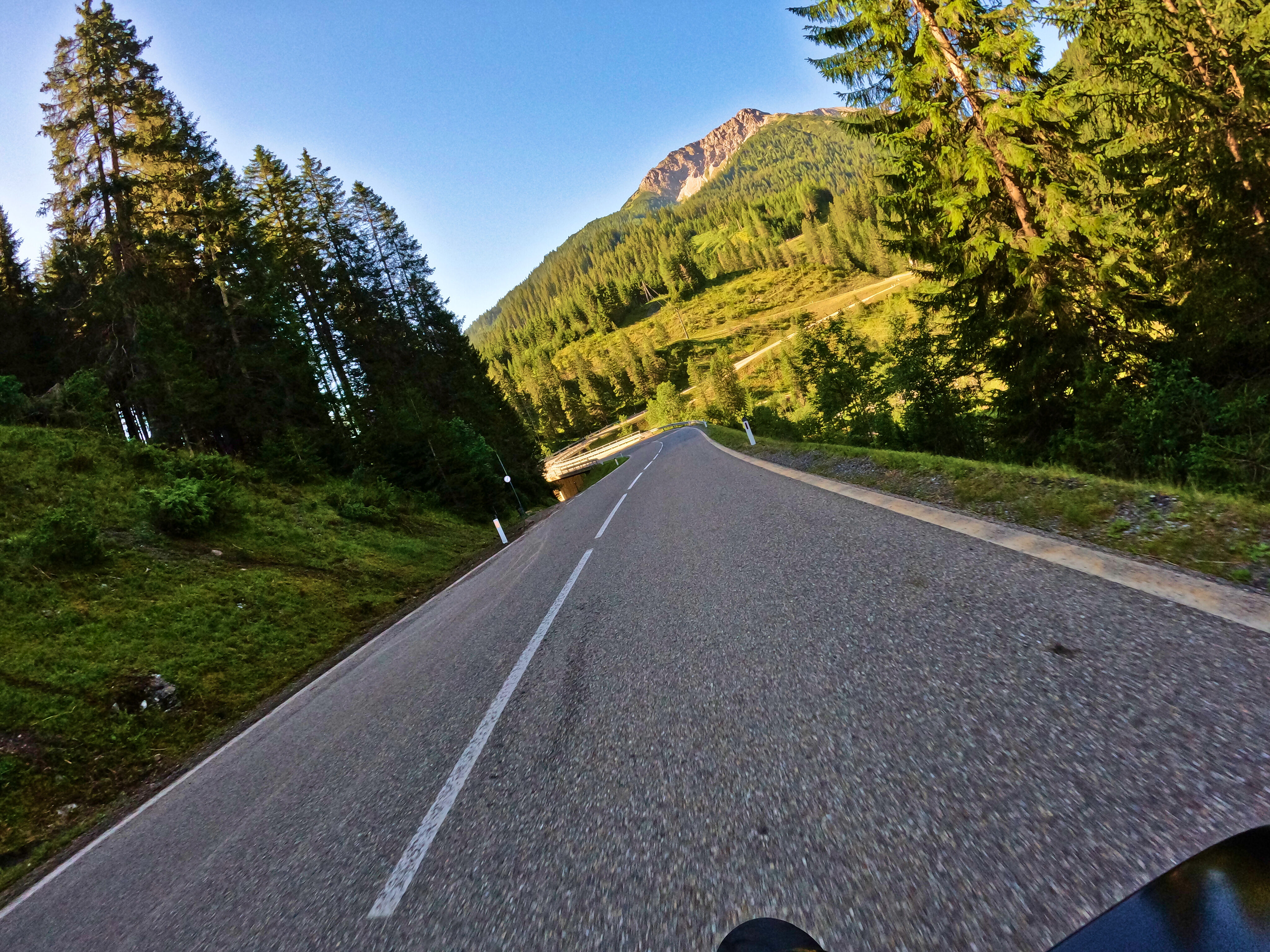 Kurvig weiter durchs Namlostal